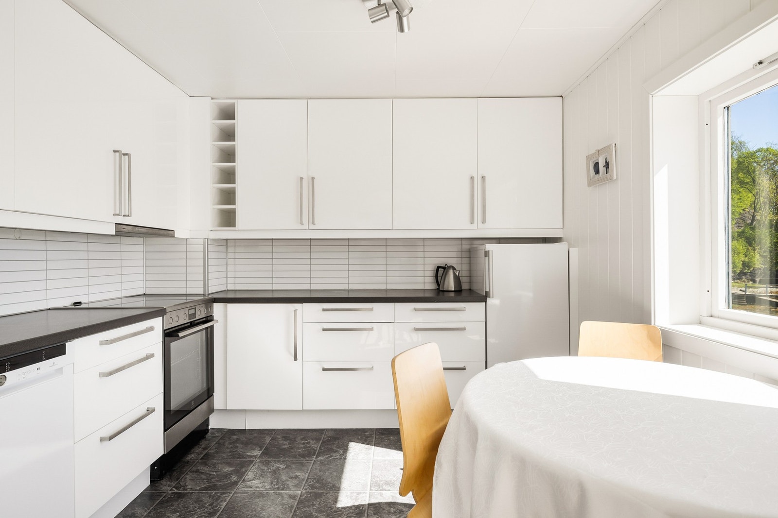 Kjøkken med tidløs innredning Galleribilde