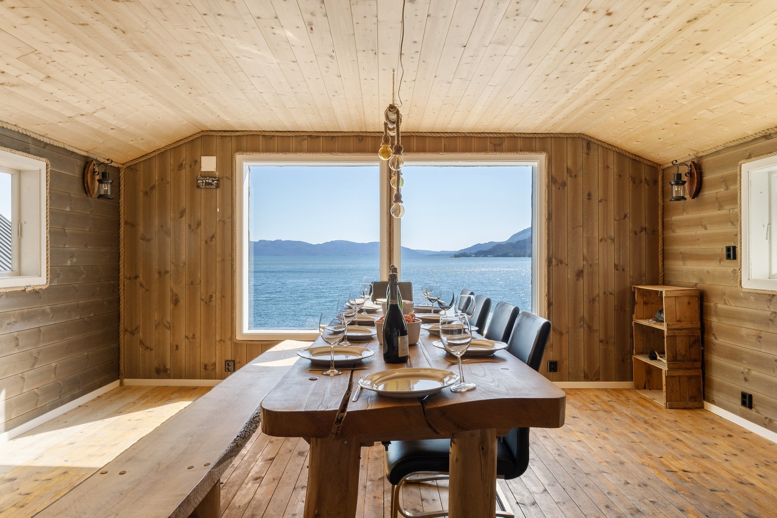 Her er det også Møre Royal panel på vegger Galleribilde