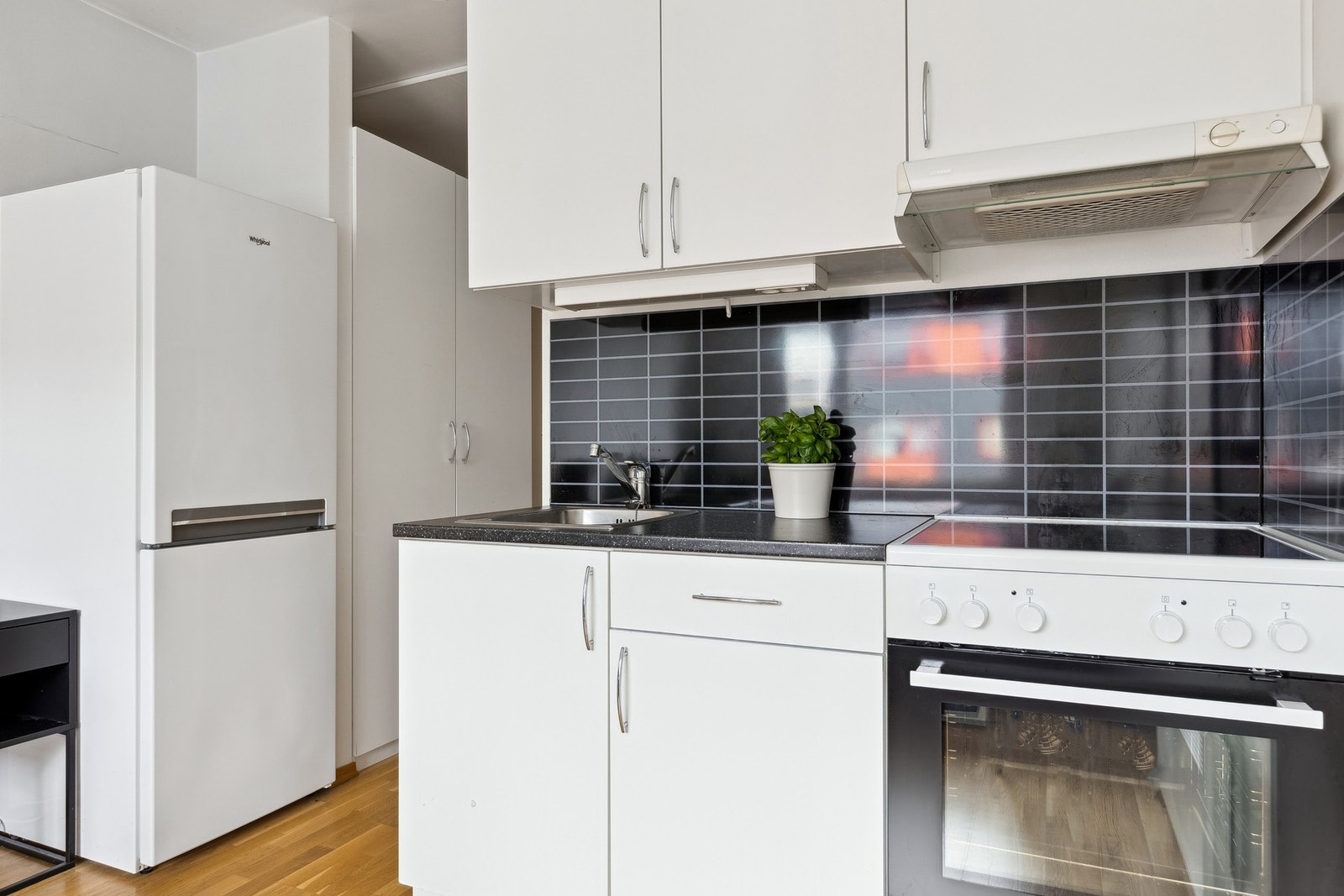 Praktisk og fint kjøkken, åpen løsning med stuen. Galleribilde