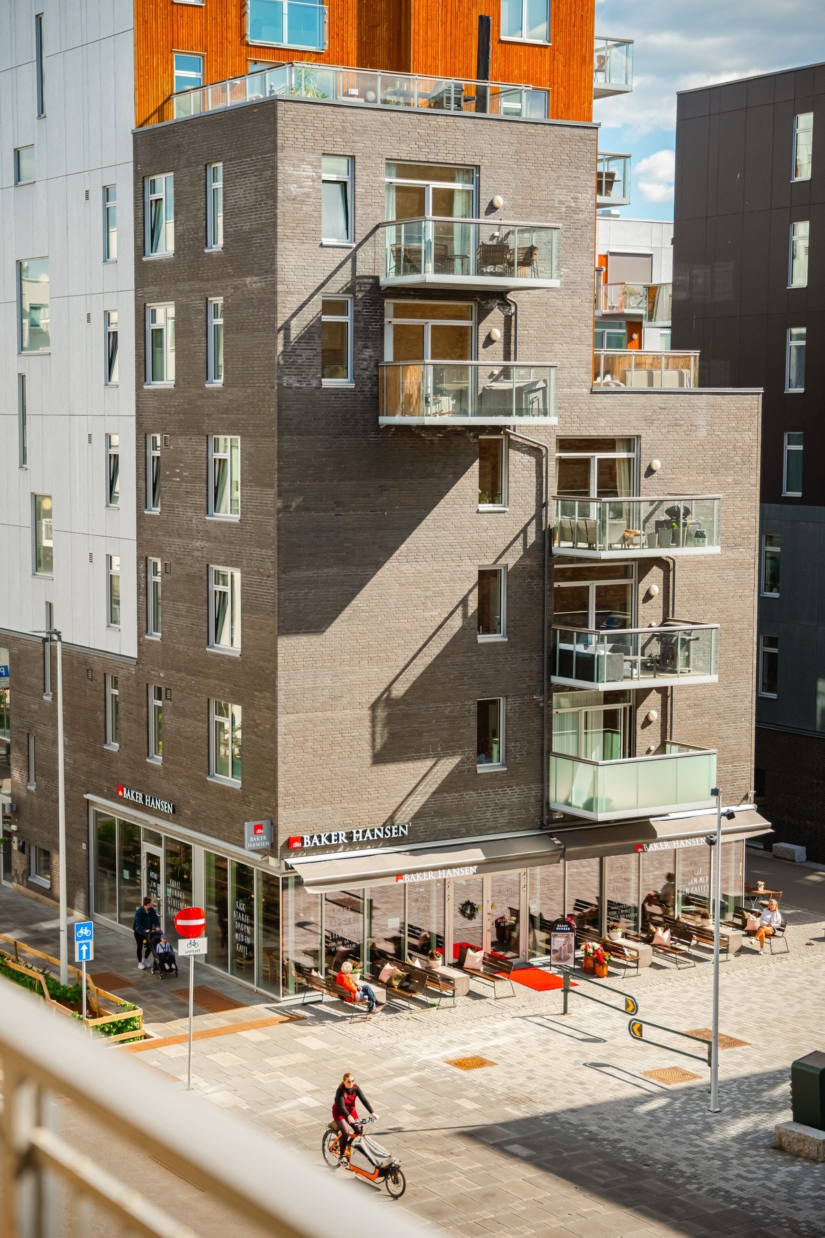 Baker Hansen finner du rett utenfor døren. Ellers er veien kort til Kaffebrenneriet, Baker Norby og W. B. Samson. Galleribilde