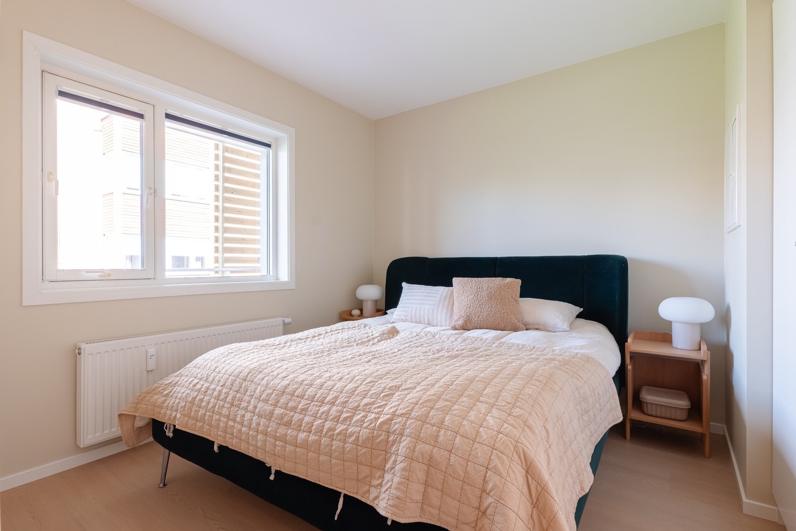 Boligen har i alt to soverom plassert på hver sin ende av leiligheten. Galleribilde