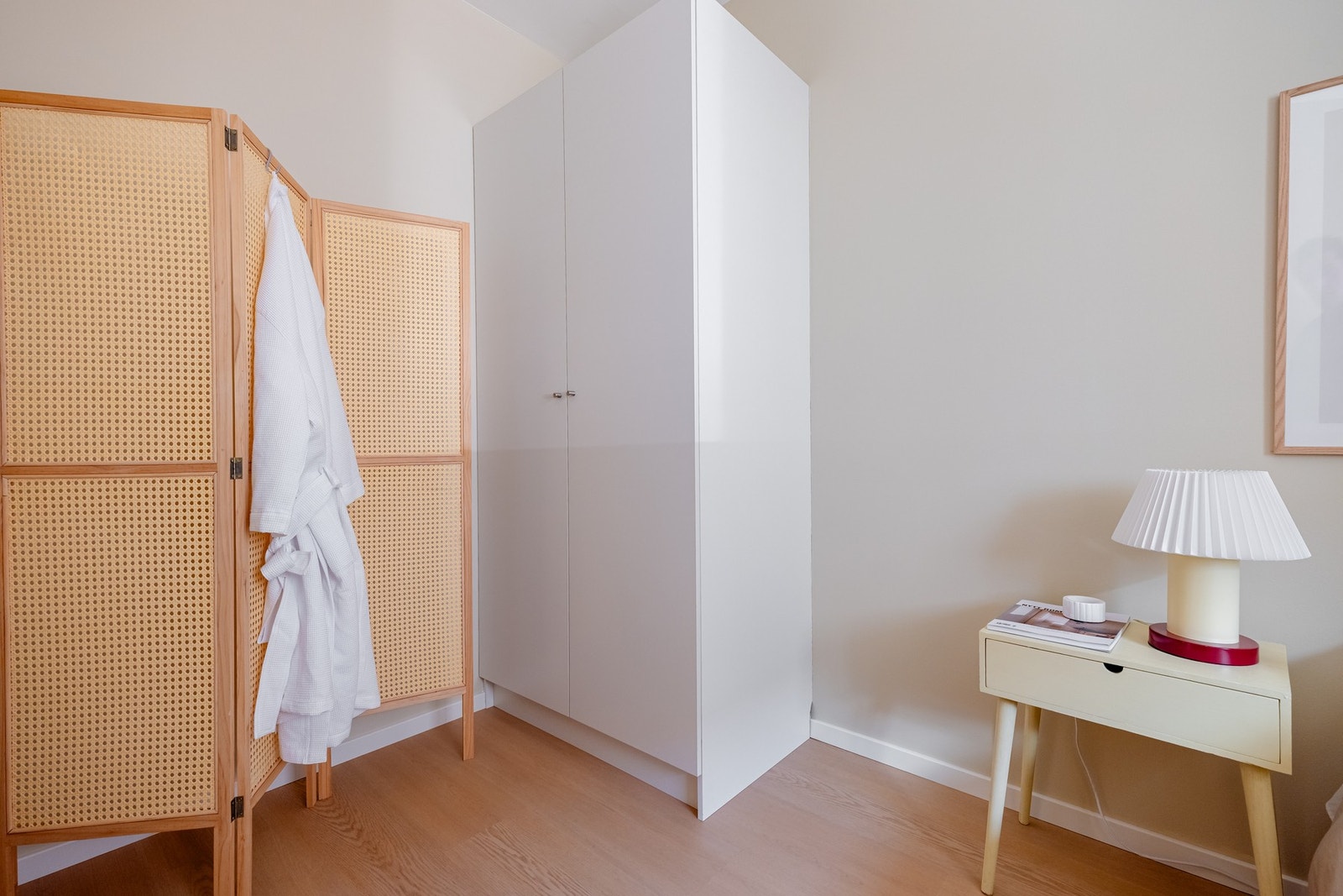 Garderobeskapet medfølger. Galleribilde