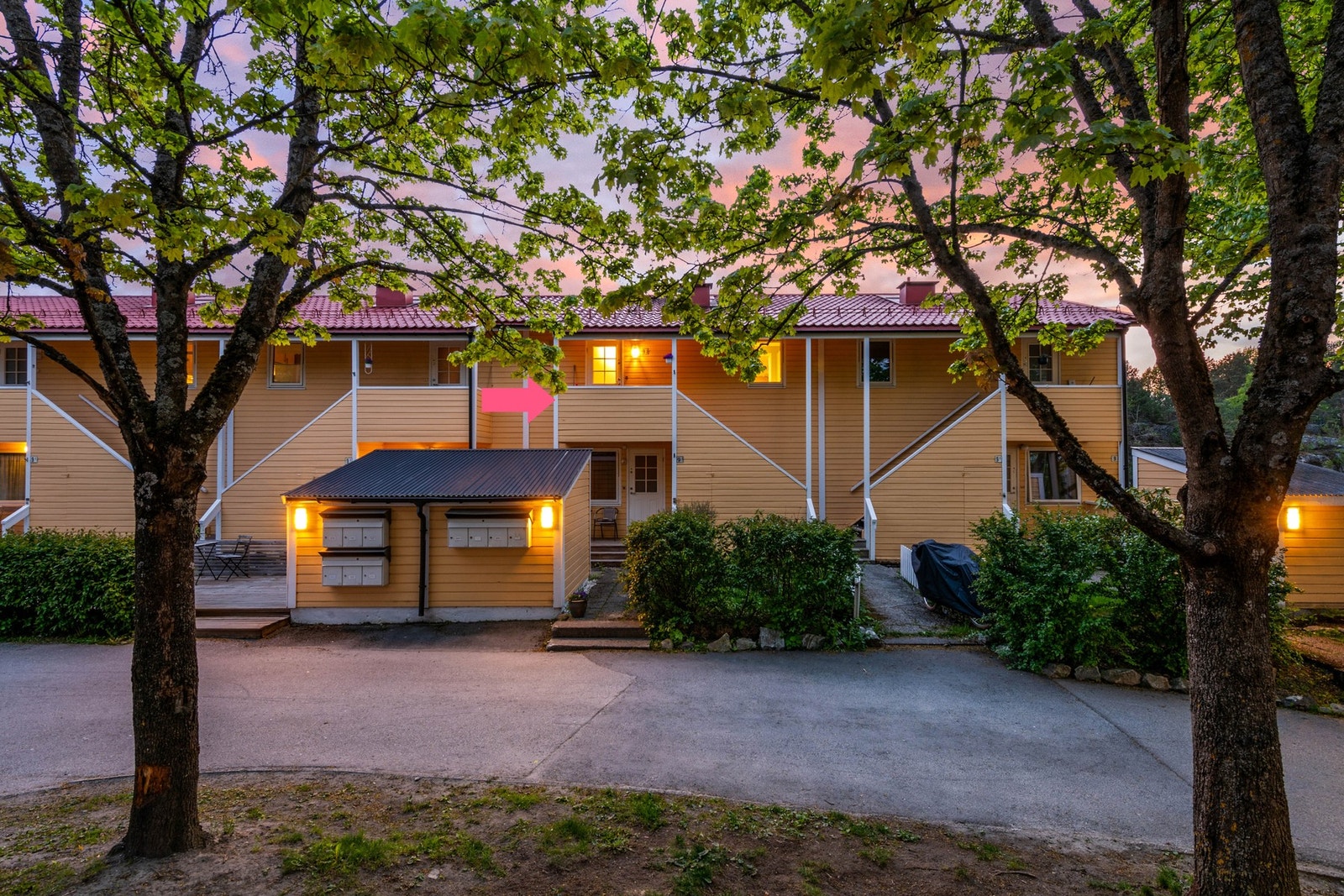 Leiligheten har en idyllisk og usjenert beliggenhet i 2. etasje. Galleribilde