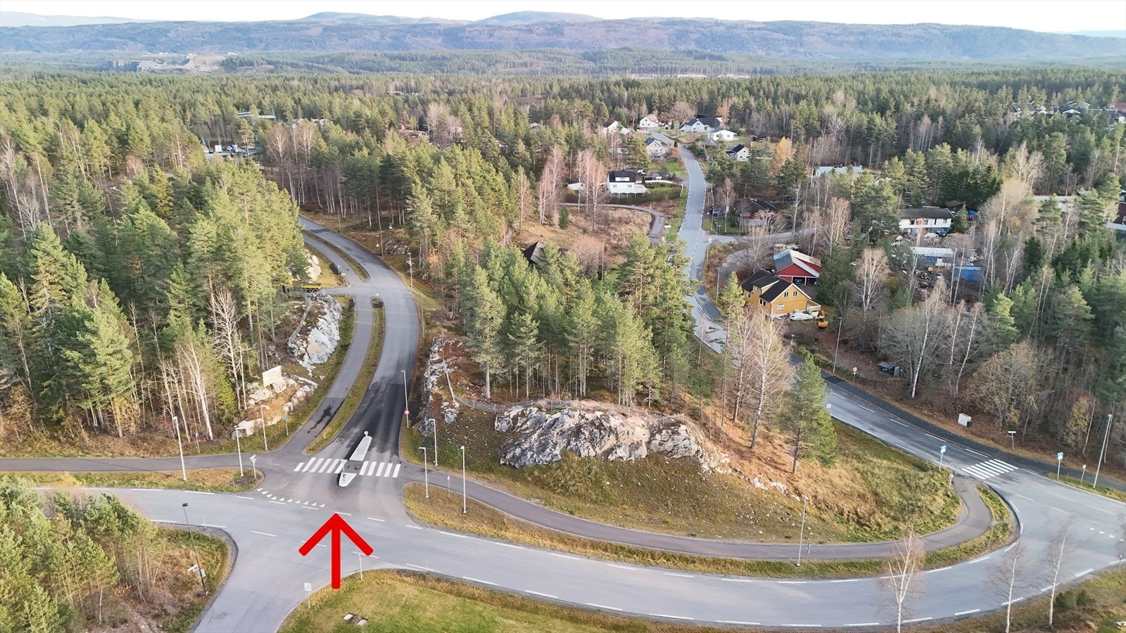 Innkjøringen til Rødshøgda fra Lurdalsveien. Galleribilde