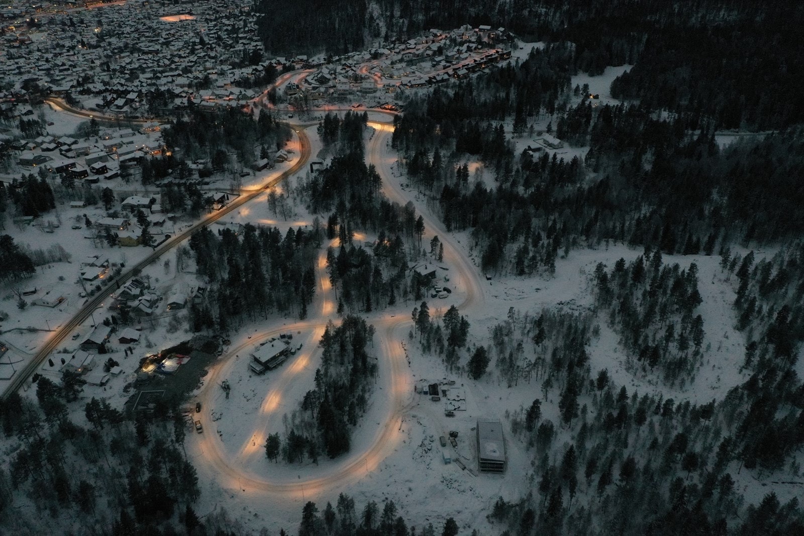 Kveldsbilde av A2-feltet tatt 06.12.2023 Galleribilde