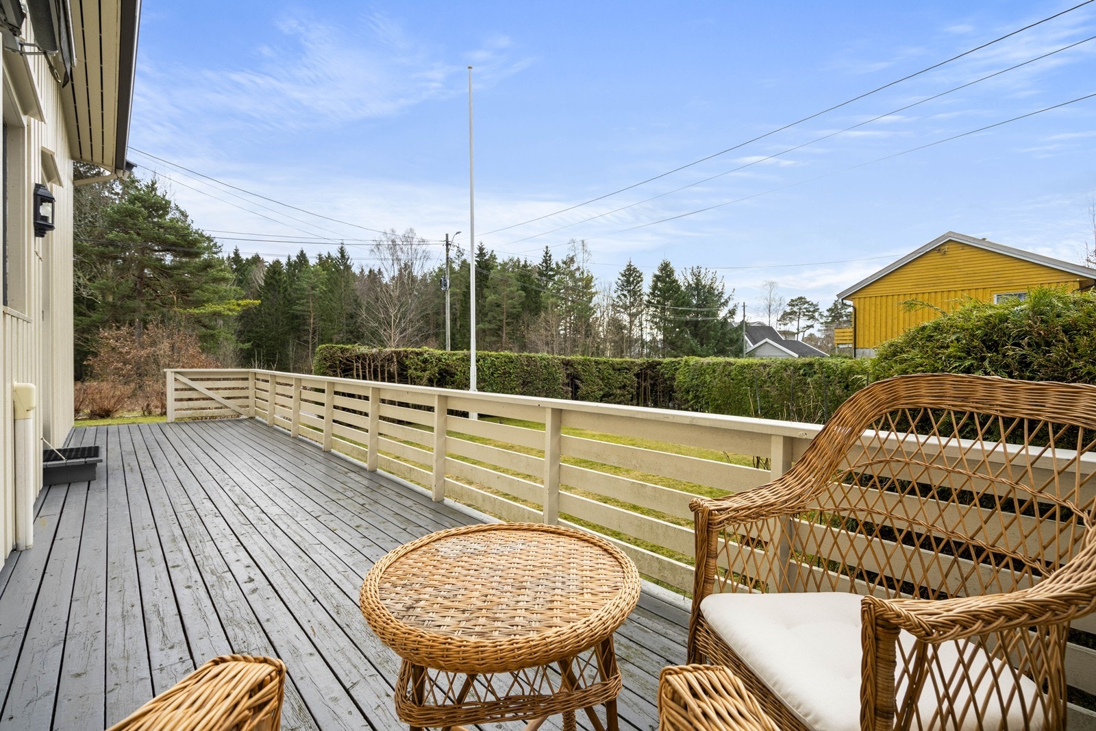 Veranda med utgang fra stuen/spisestuen Galleribilde