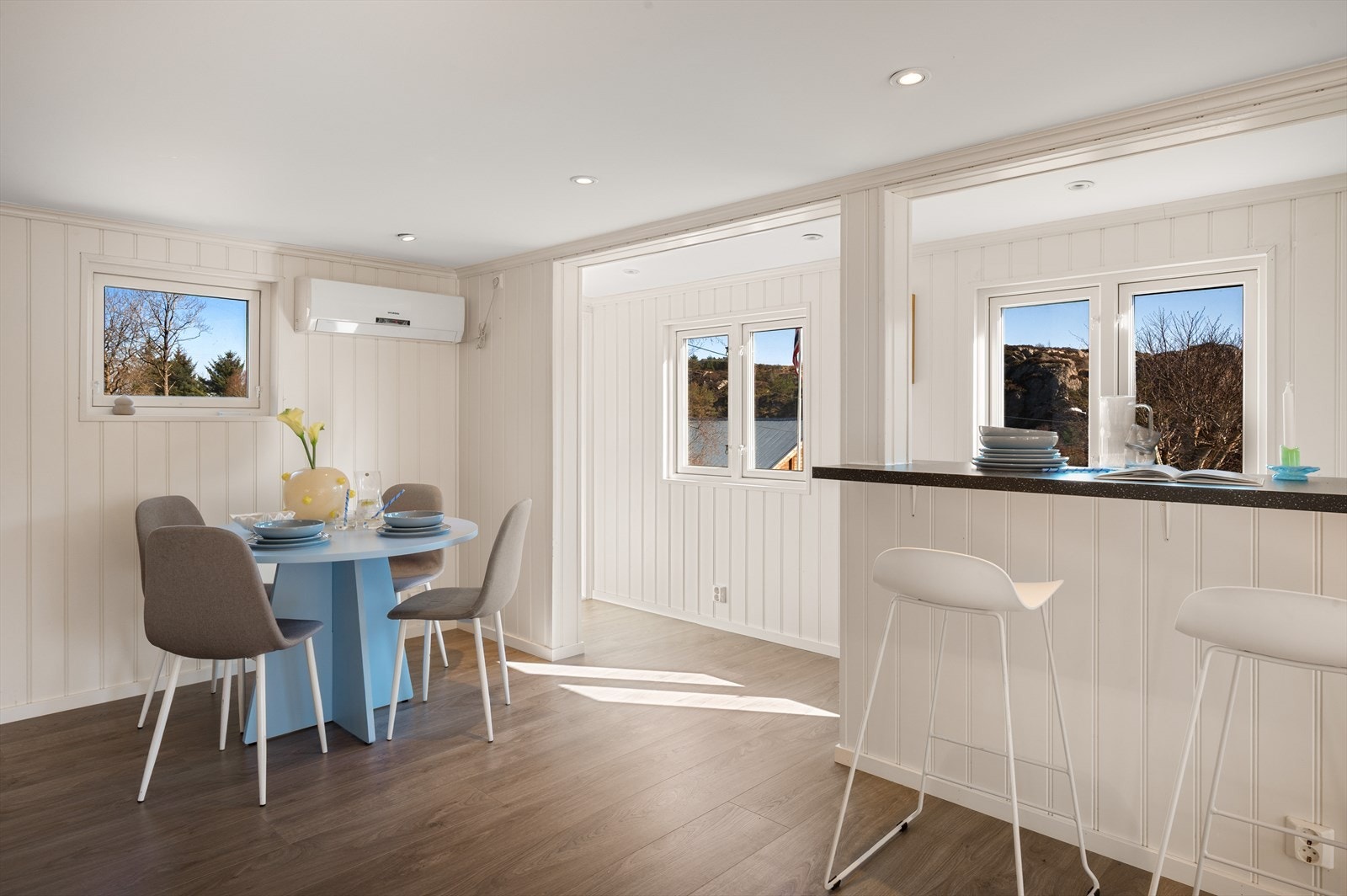 - Med barstoler skapes et moderne preg, samtidig som det er praktisk - Galleribilde