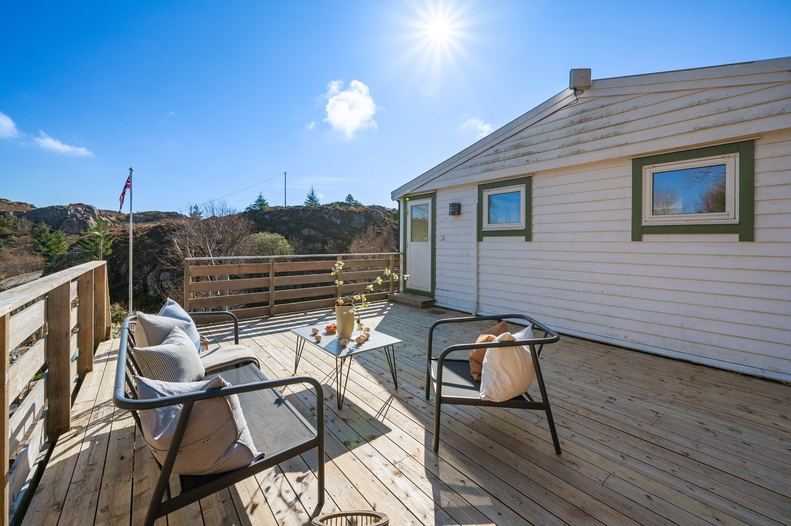 - I første etasje er det en altan på hele 30,6 m² - Galleribilde