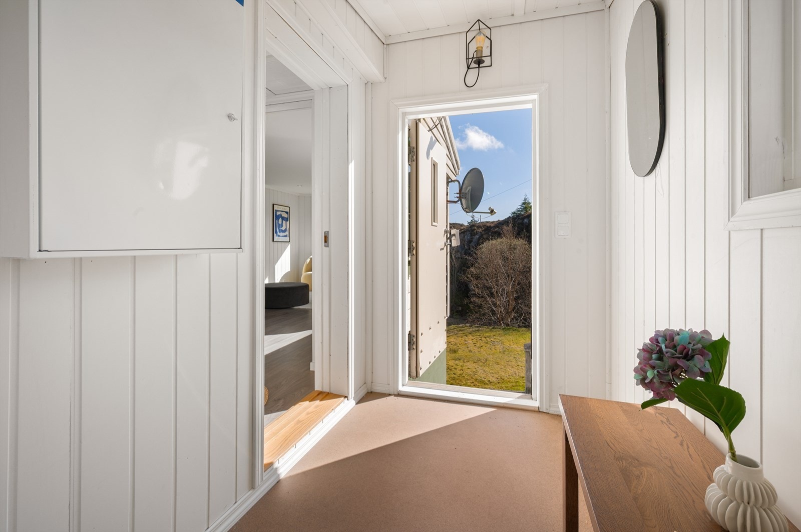 - Lys entré på 4,3 m² - Galleribilde