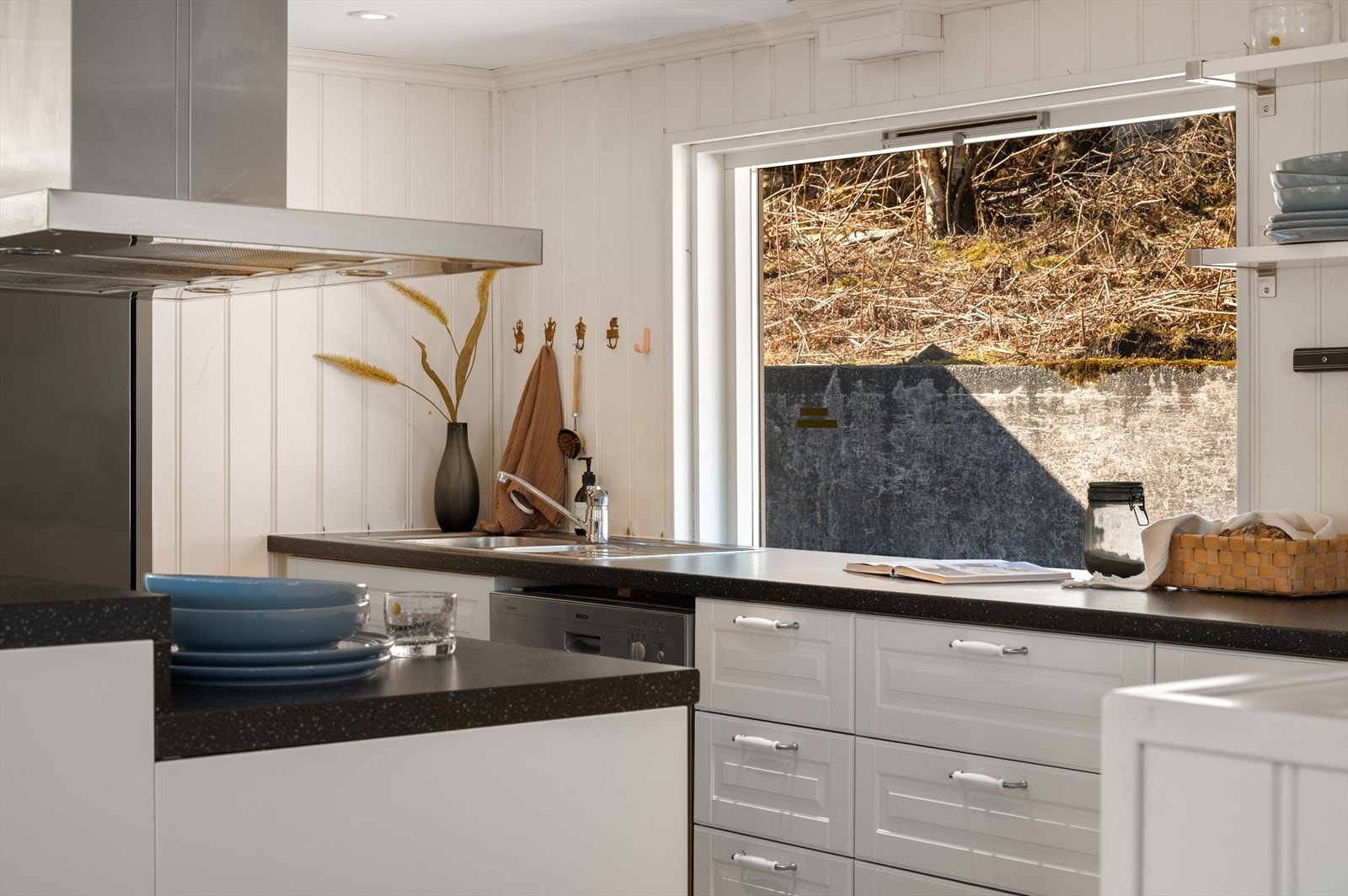 - Det er integrert keramisk platetopp og stekeovn - Galleribilde