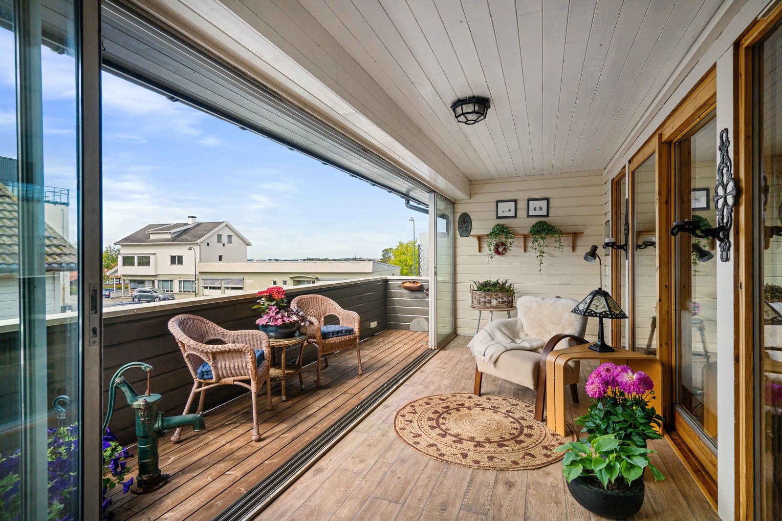 Direkte utgang til terrasse/hagestue. Galleribilde