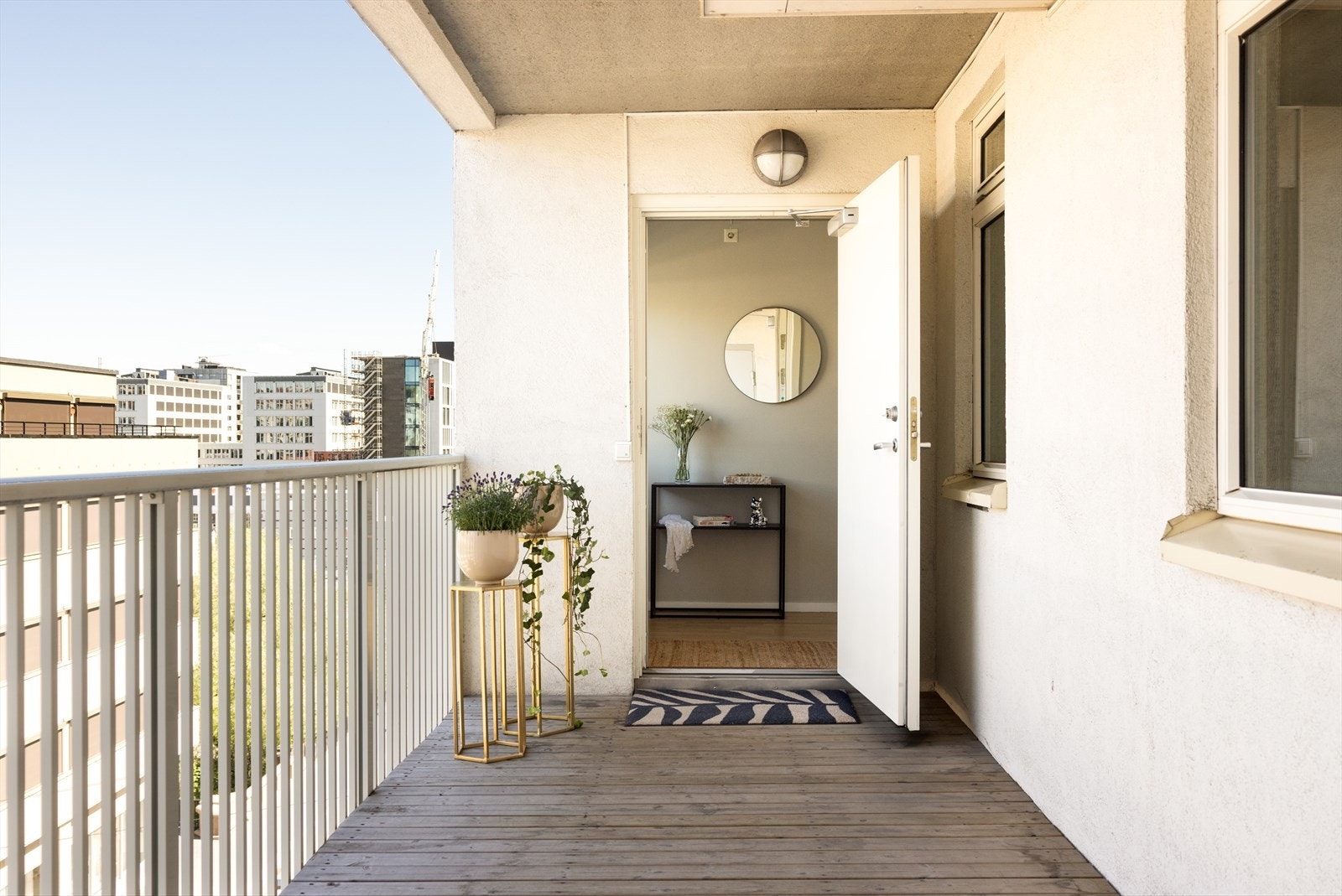 - Leiligheten har adkomst fra svalgang som kun benyttes av denne leiligheten - Galleribilde