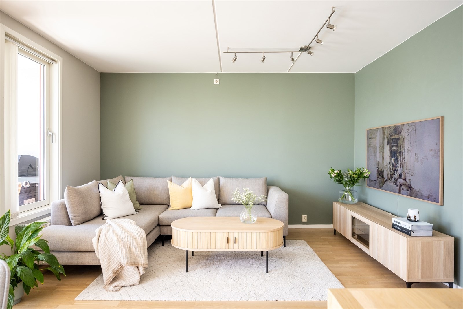 - A-konto varmtvann, fyring og strøm samt internett er inkludert - Galleribilde