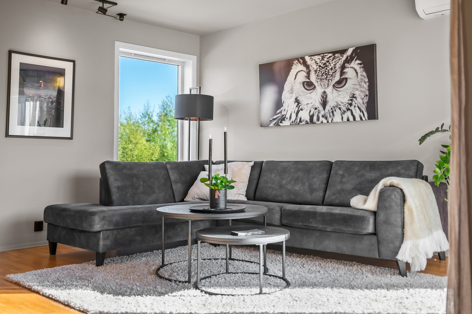 Leiligheten holder en gjennomgående god standard og en praktisk planløsning. Galleribilde