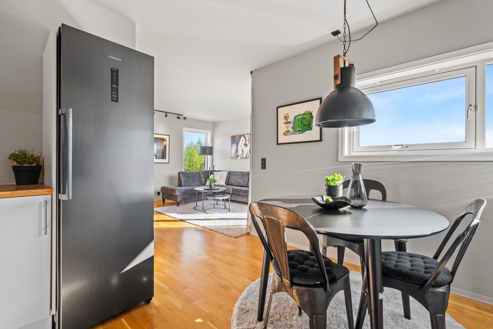 Leiligheten er på 78 kvm, med gjennomgående parkett på gulv. Galleribilde