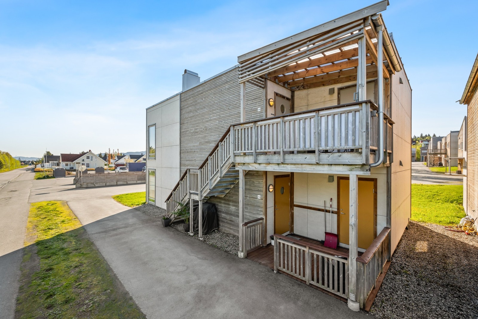 I gangavstand fra boligen har du barneskole, kollektiv transport til Trondheim og gode tur- og rekreasjonsmuligheter. Galleribilde