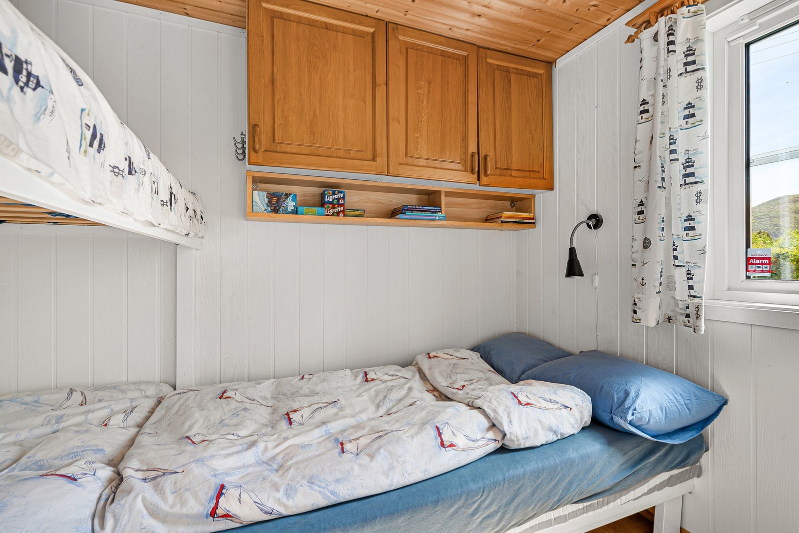 Hytta har tre innbydende soverom - lyse, lune og klare til bruk. Galleribilde