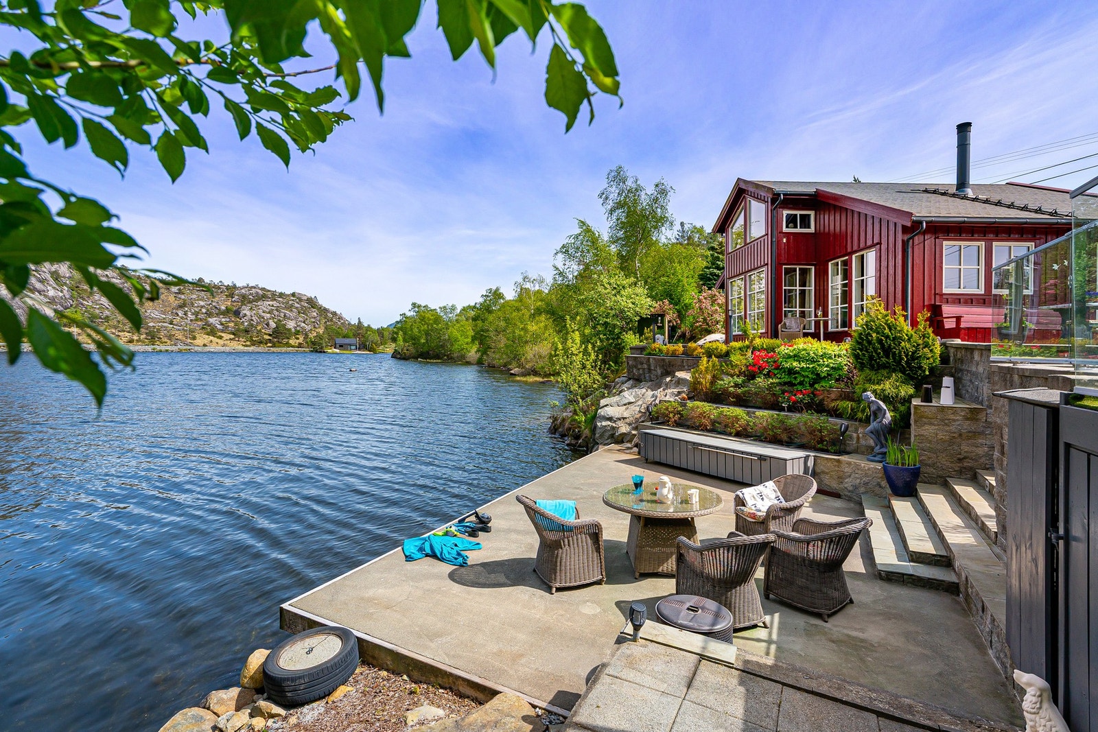 En perfekt base for båtliv og padling - egen brygge rett nedenfor hytta. Galleribilde