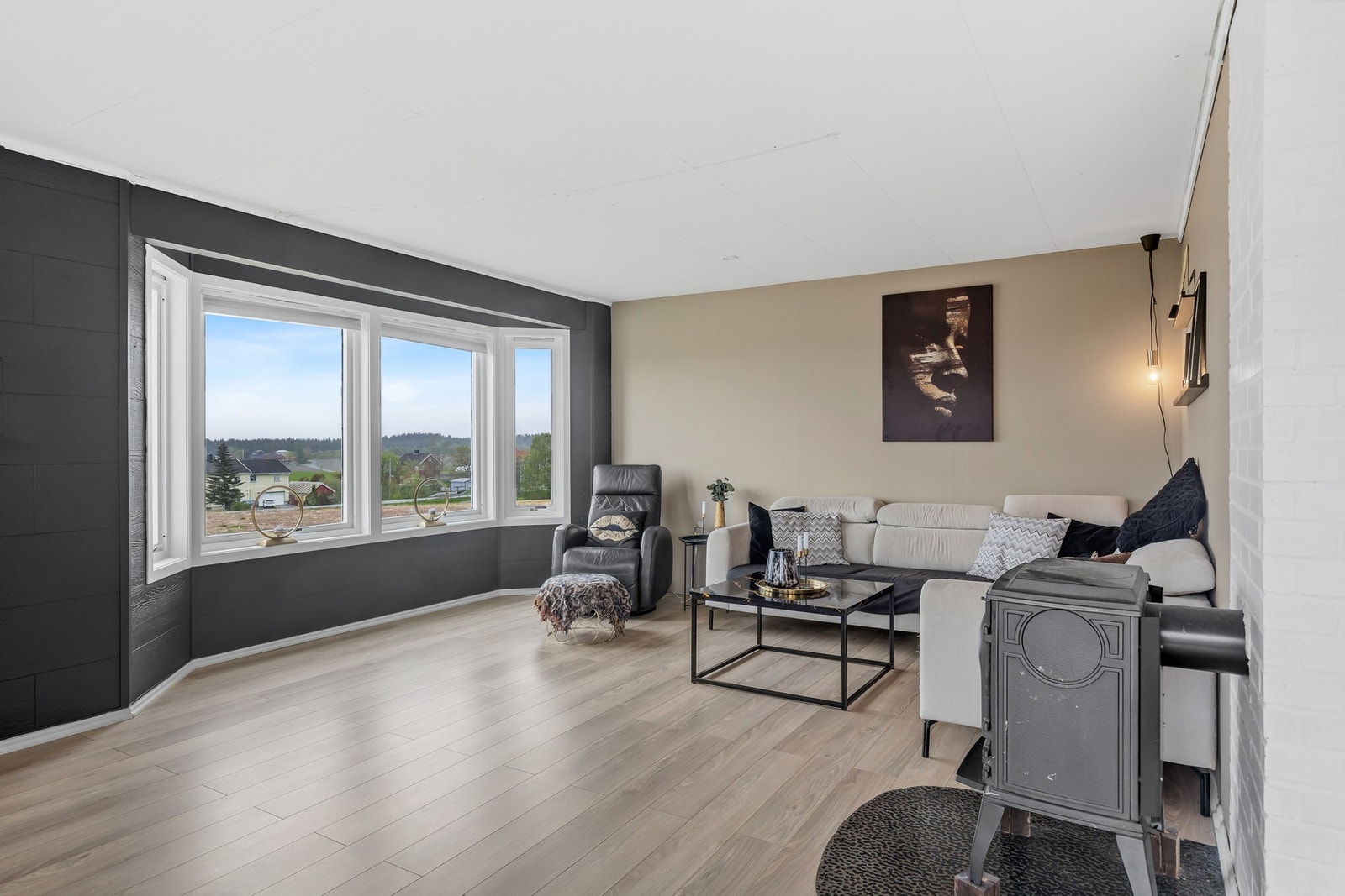 Romslig og fin stue på hele 35 m². Galleribilde