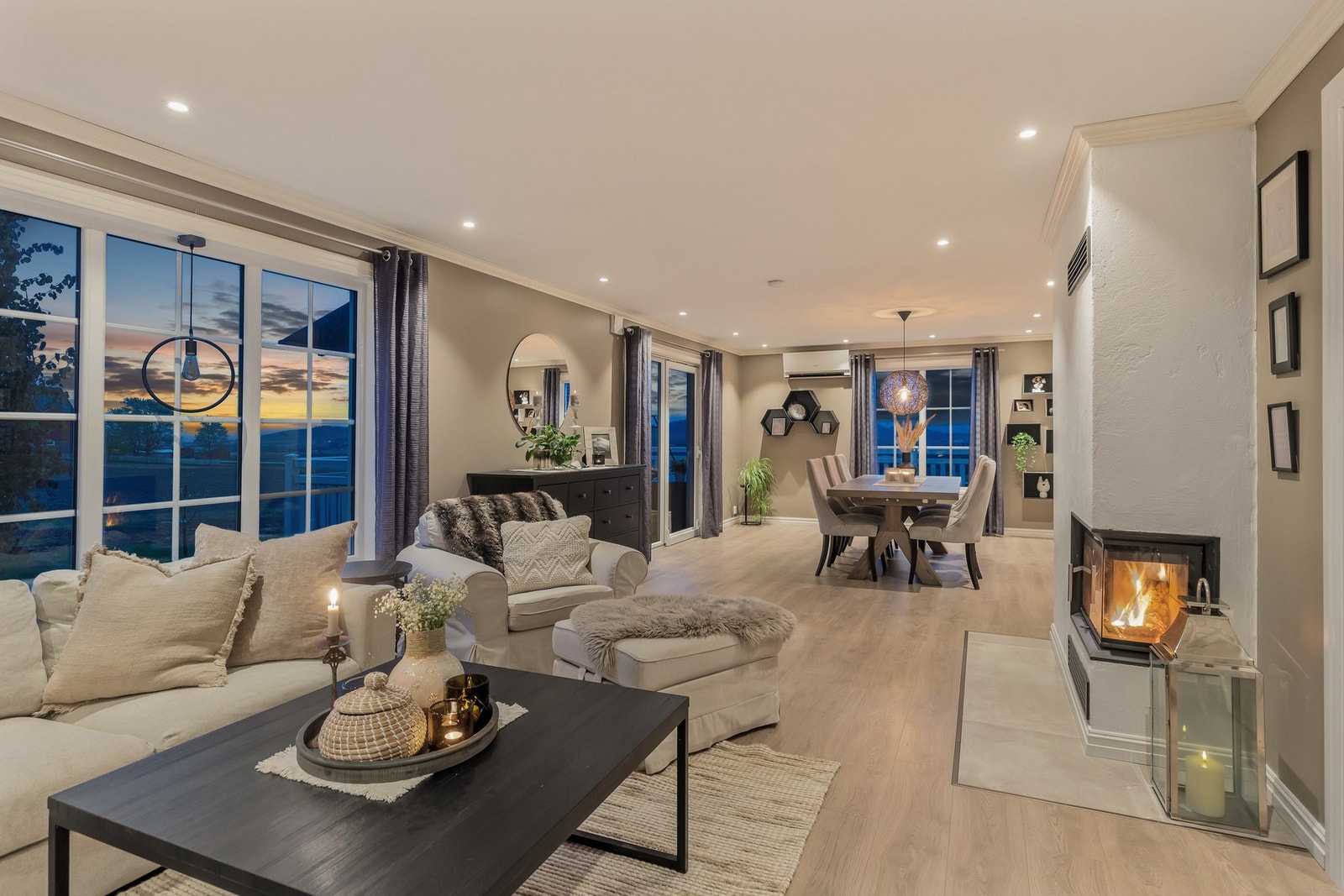 Boligens samlingspunkt er på romslige 58m² med tidsriktige og moderne fargevalg. Galleribilde
