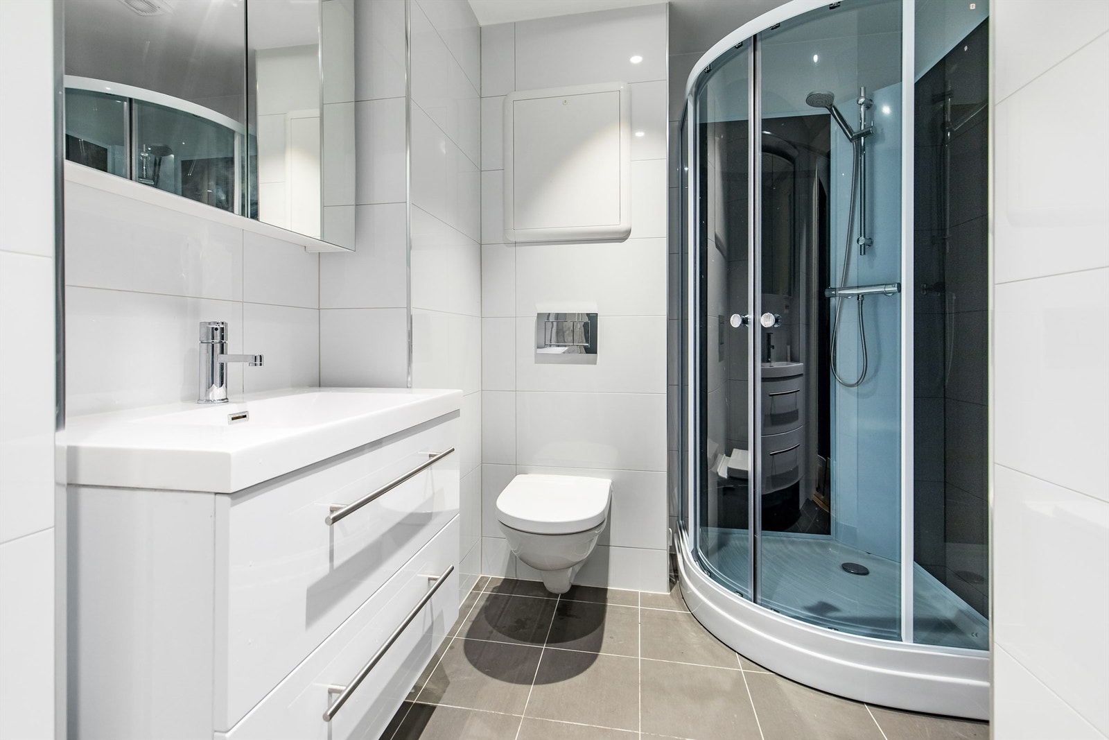 Ett av boligens to bad Galleribilde