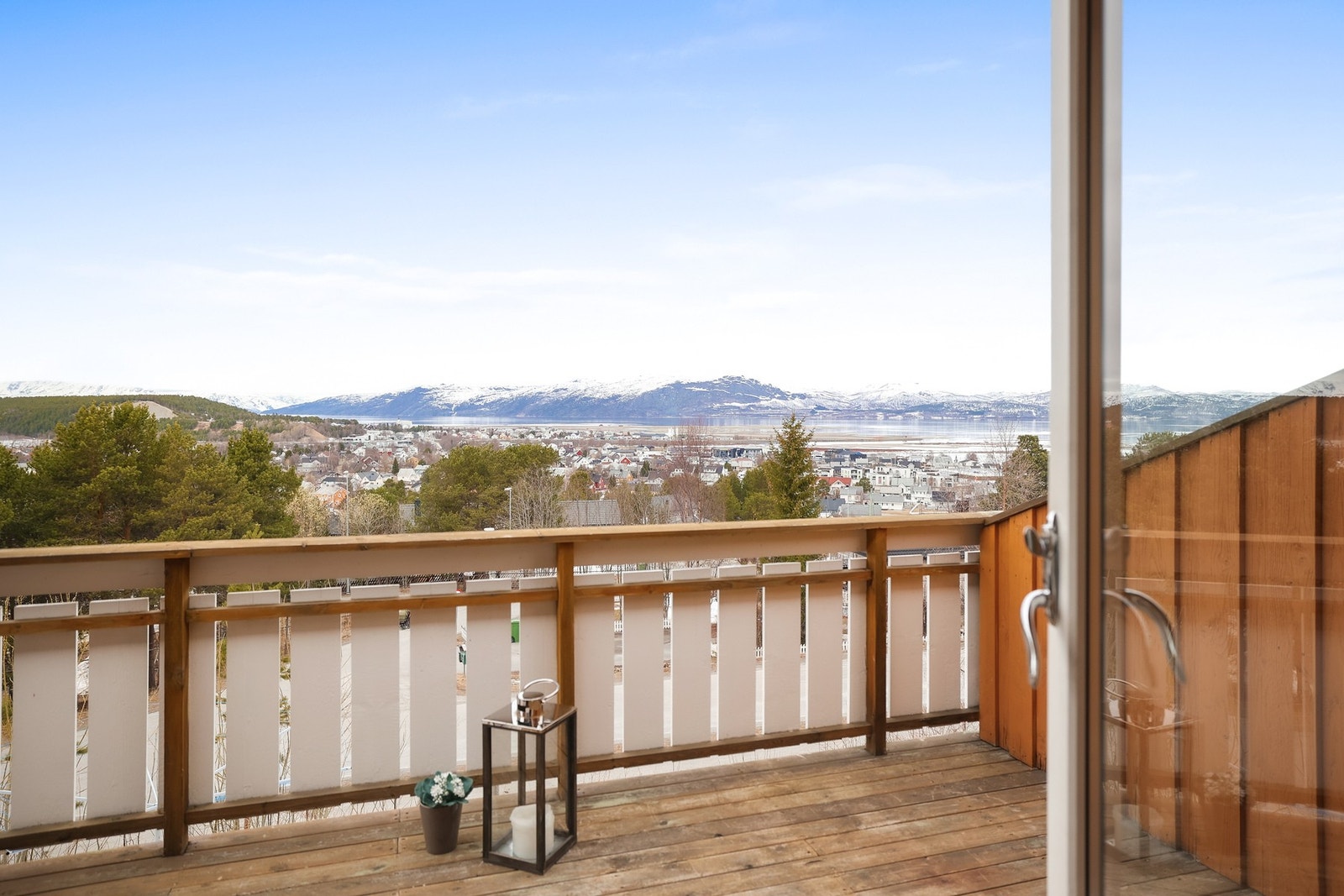 Balkongen har nydelig utsikt. Galleribilde
