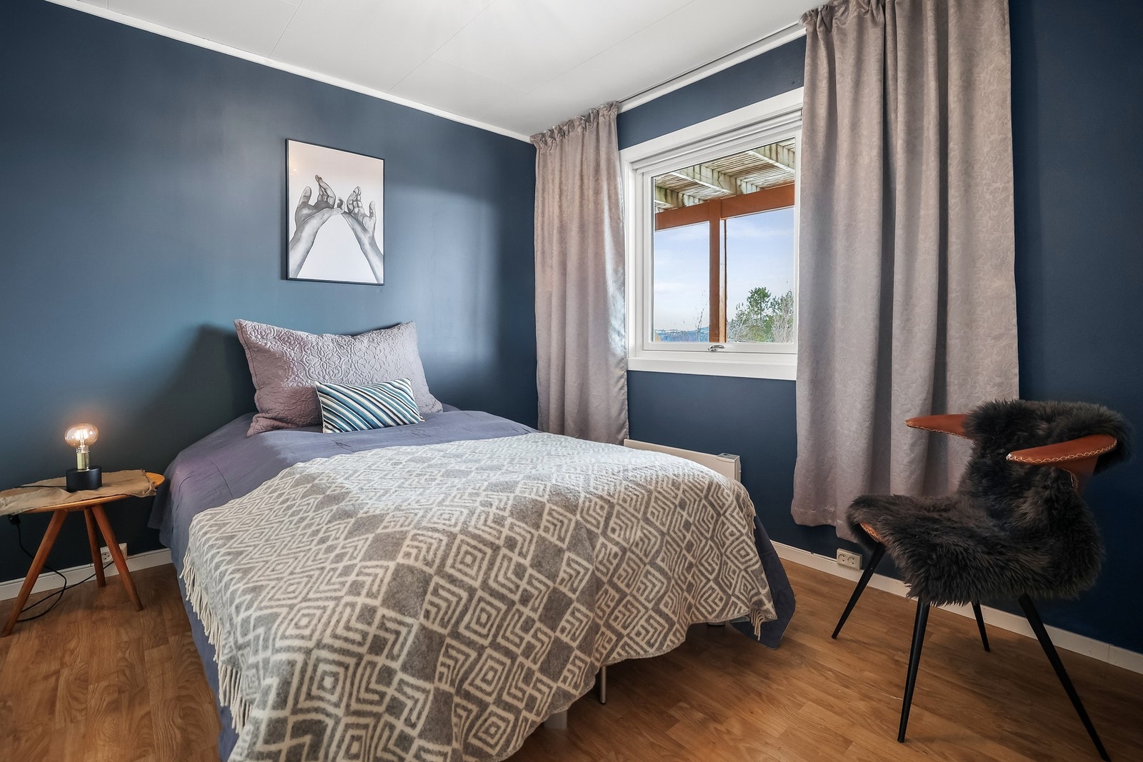 Boligen har 2 soverom i underetasjen. Galleribilde