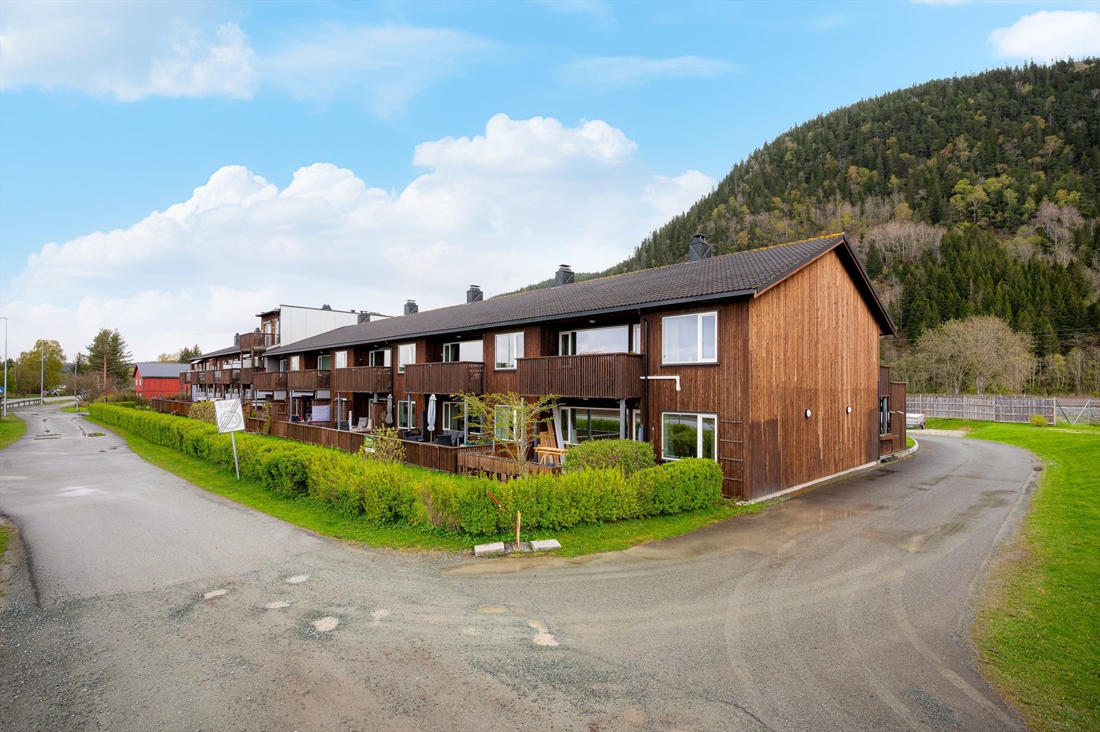 Søberg er et tilbaketrukket boområde bestående av eneboliger, leiligheter og næringsbygg. Området har landlige preg med en del gårds- og jordbruk Galleribilde