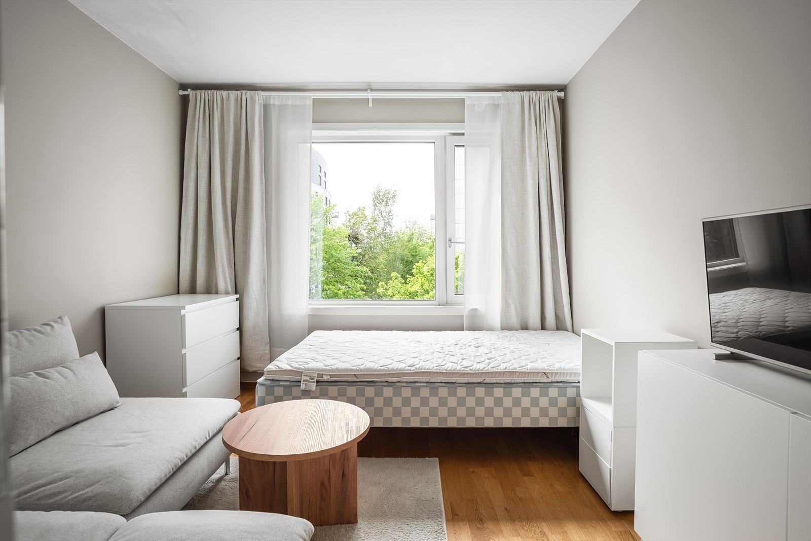 Boligen har en hybel på ca. 28 kvm med egen inngang Galleribilde