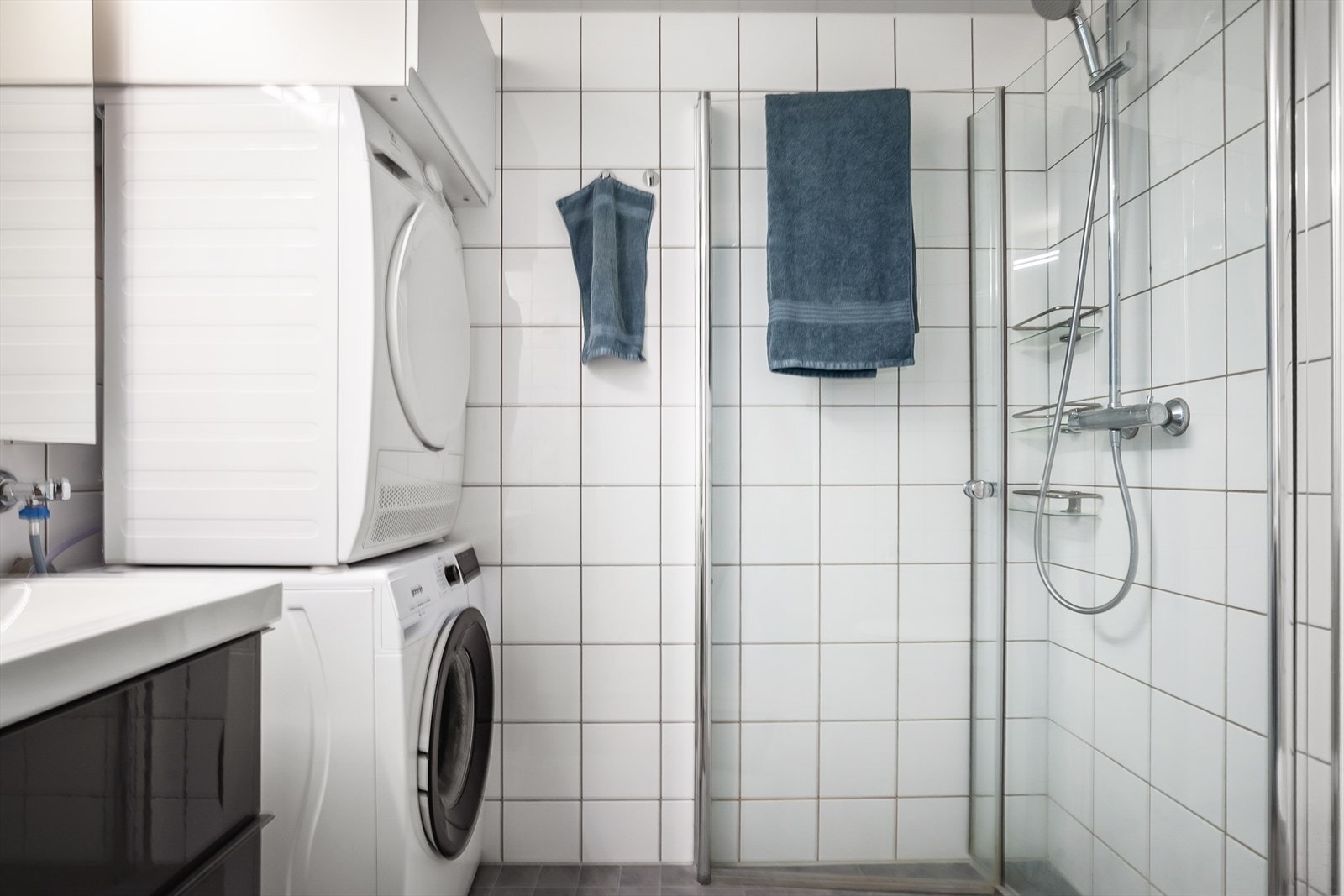 Flislagt bad fra byggeår (2005) med gulvvarme Galleribilde