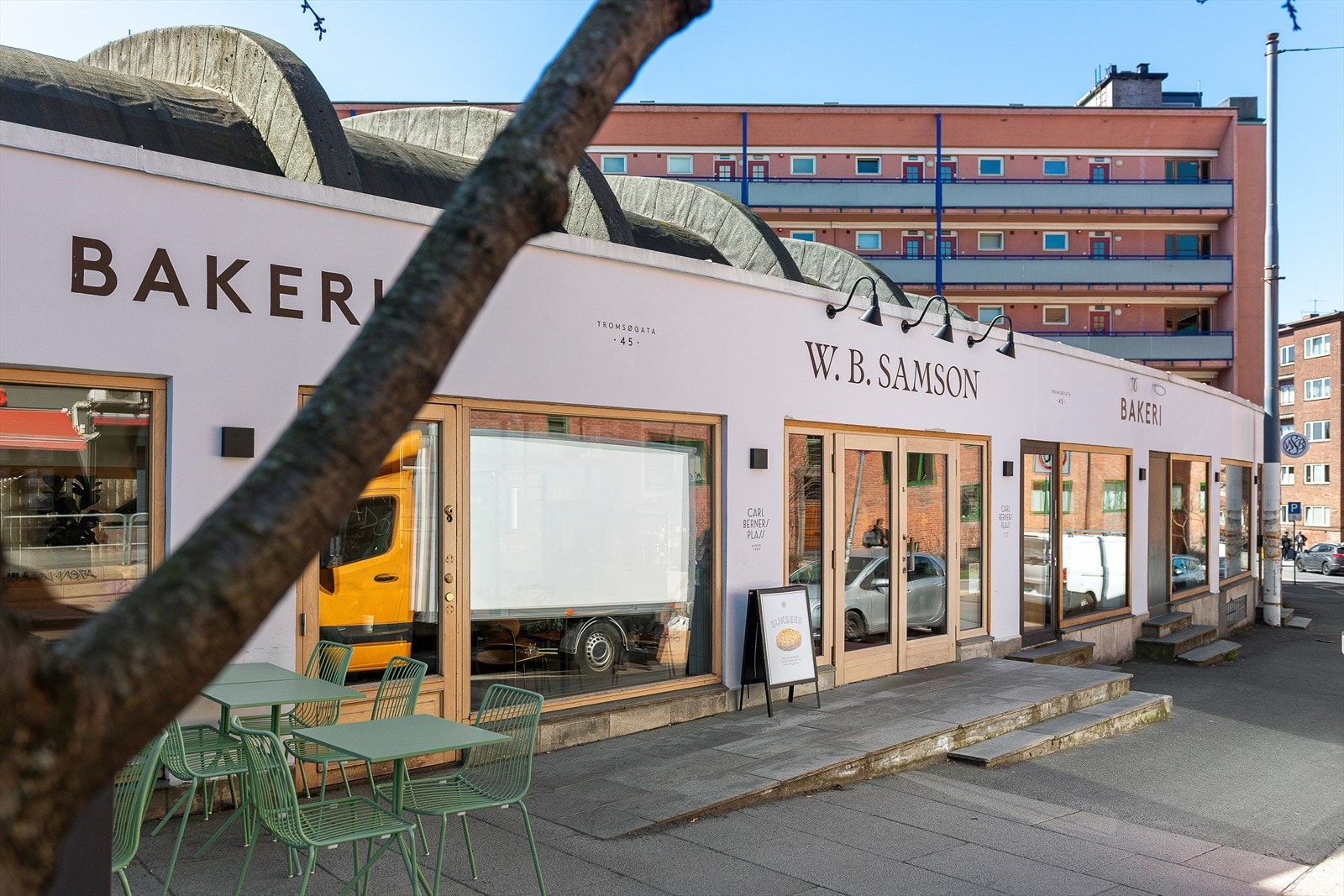 W.B. Samson Galleribilde