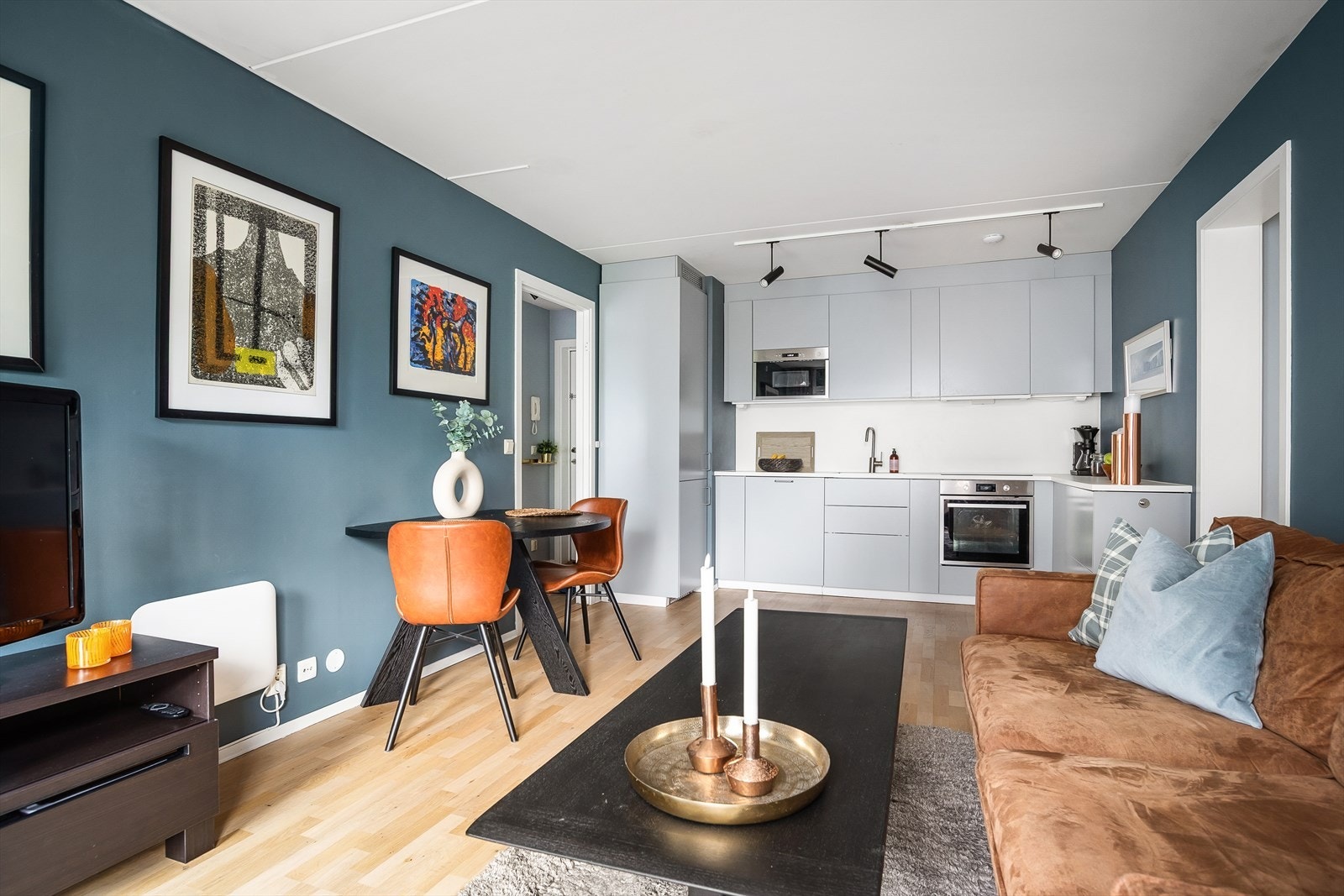 Boligen selges møblert, med unntak av senger Galleribilde