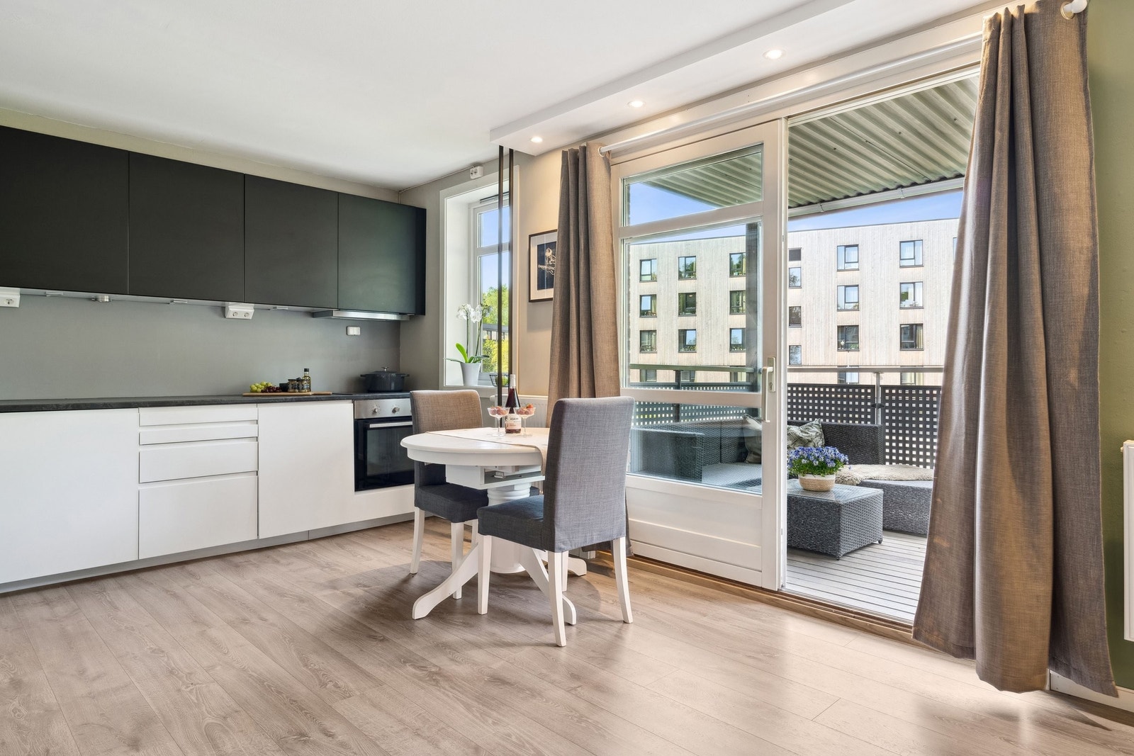 God plass til spisebord Galleribilde