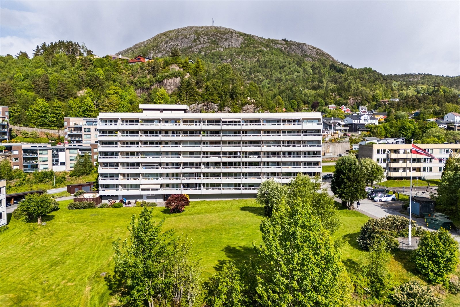 Løvstakken er en kort tur unna leiligheten. Sparbutikk like på siden av borettslaget Galleribilde