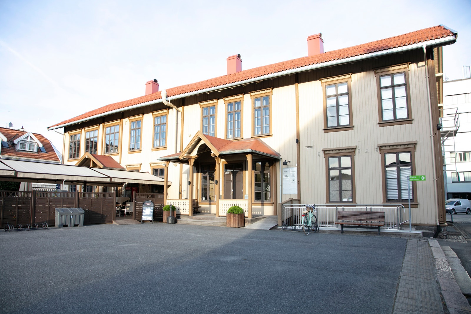 Inngangsparti til kontorer "Skolebygget" Galleribilde