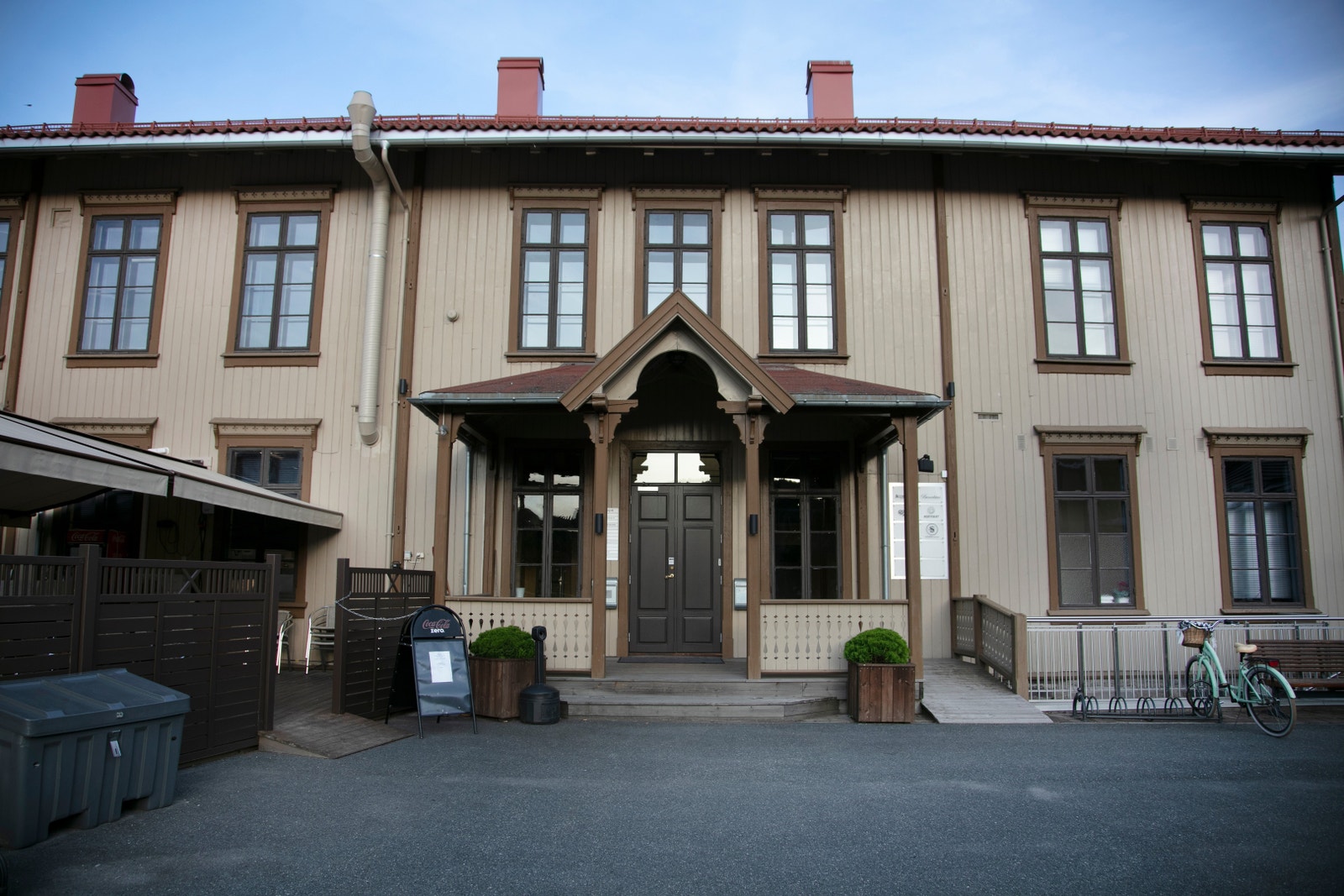 Inngangsparti til kontorer "Skolebygget" Galleribilde