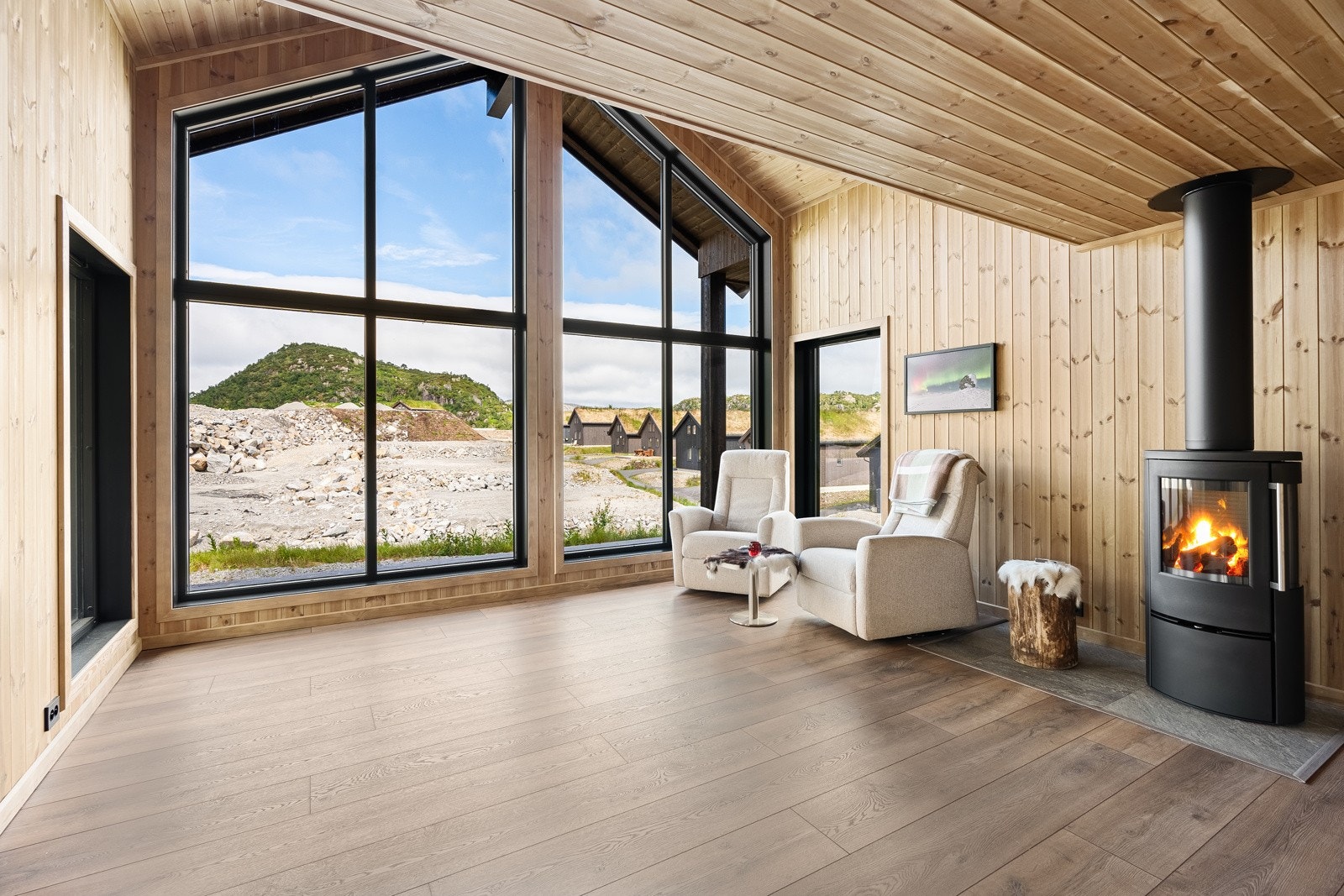 Store vindusflater og god takhøyde Galleribilde