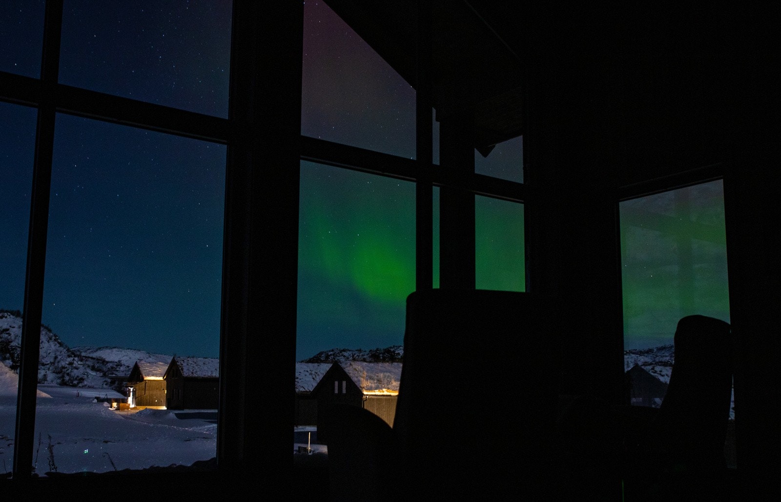 Nordlys fra sofakroken i stua Galleribilde