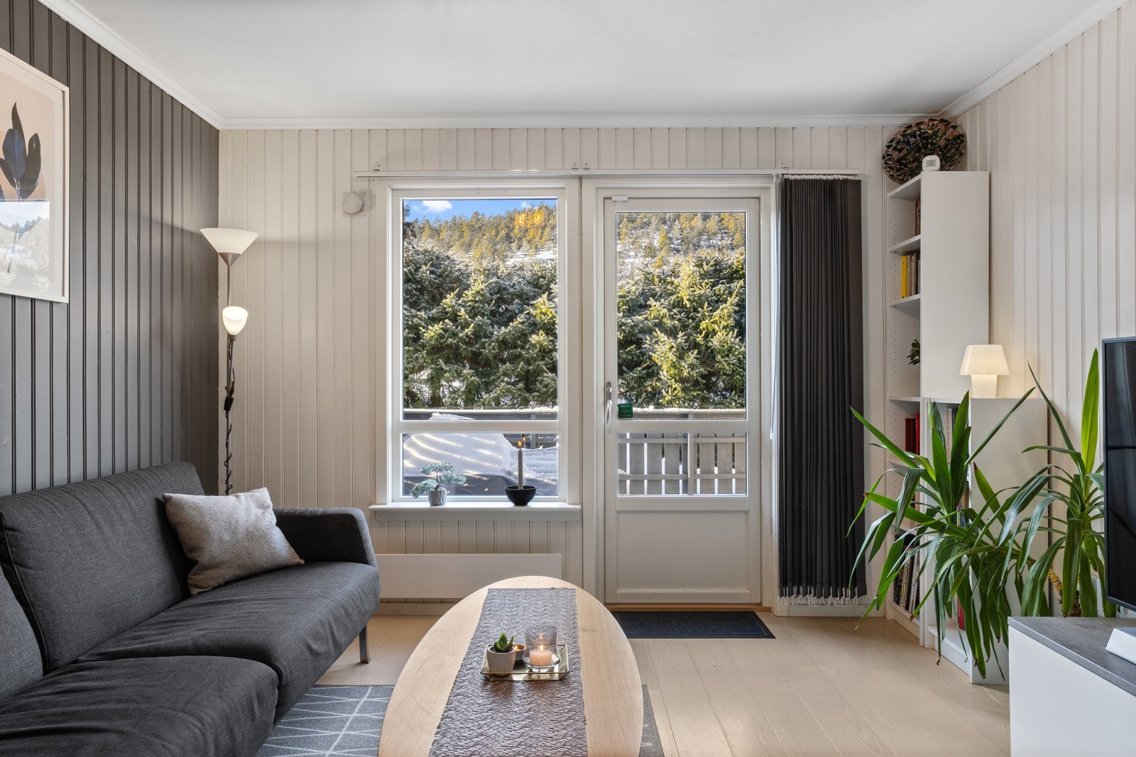 Fra stuen er det utgang til terrassen Galleribilde