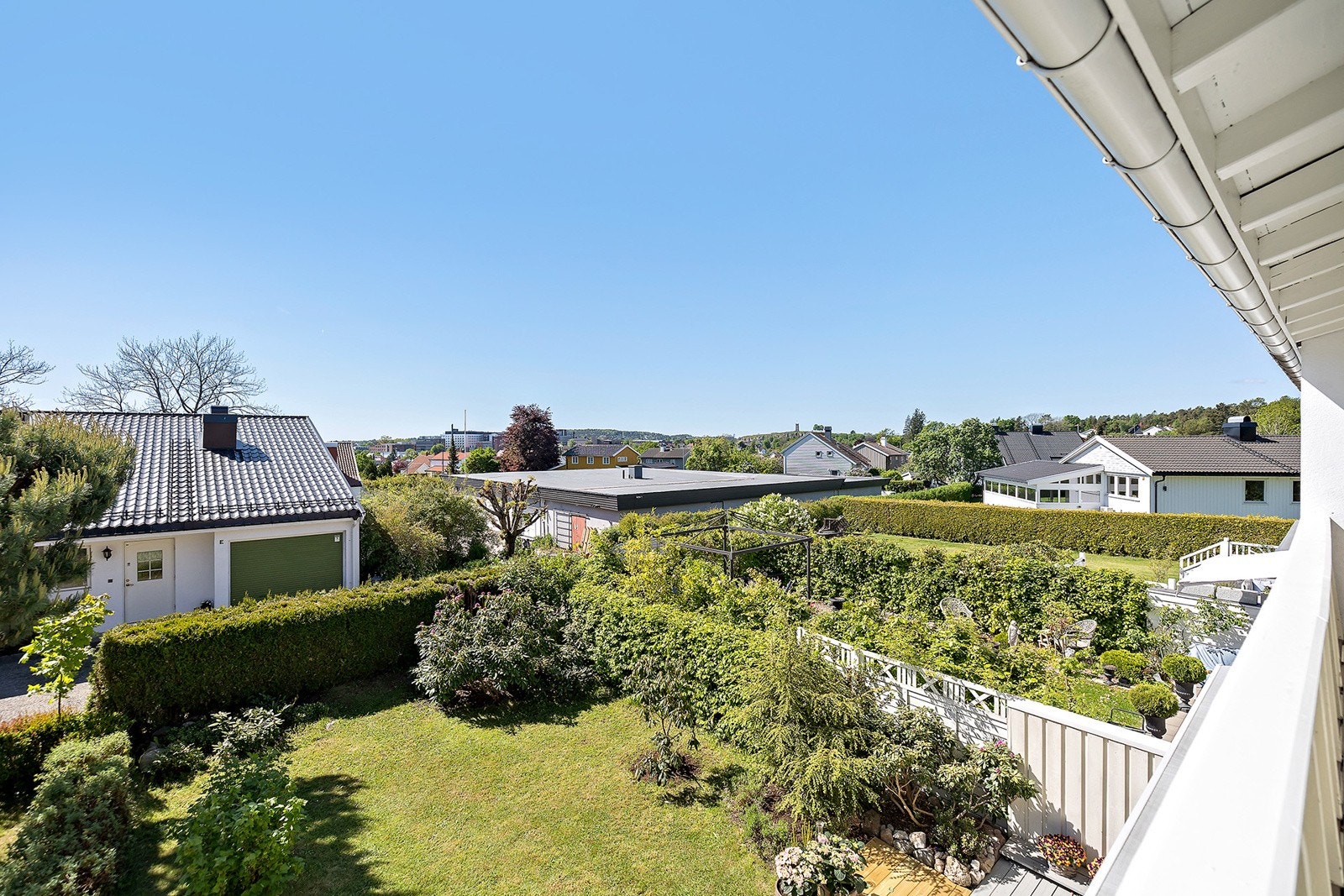 Utsikt fra balkong mot byen! Galleribilde