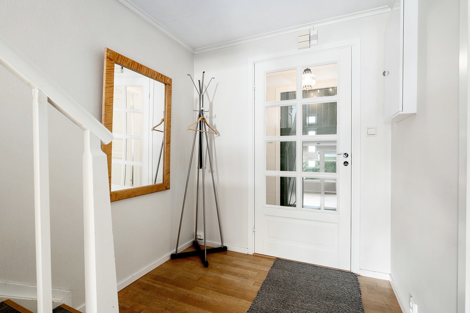 Gang/entrè med plass til ytterklær Galleribilde