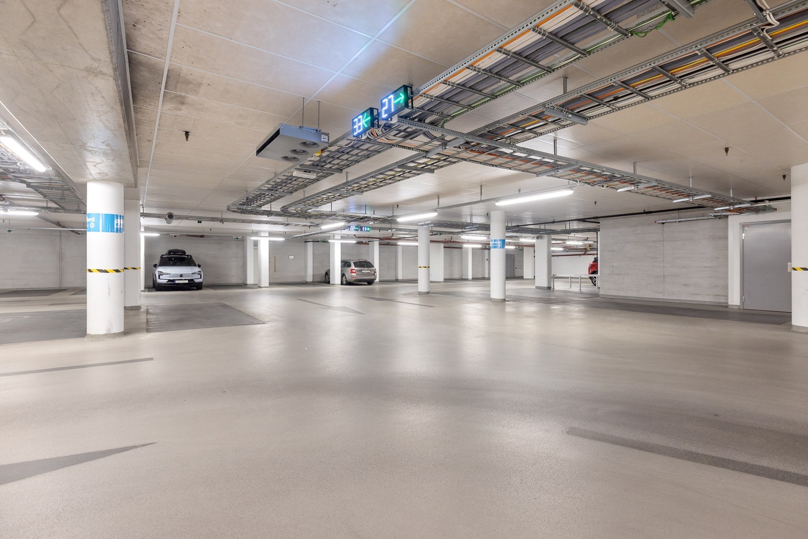 Garasjeanlegg, det følger ikke garasjeplass med til denne leiligheten. Galleribilde