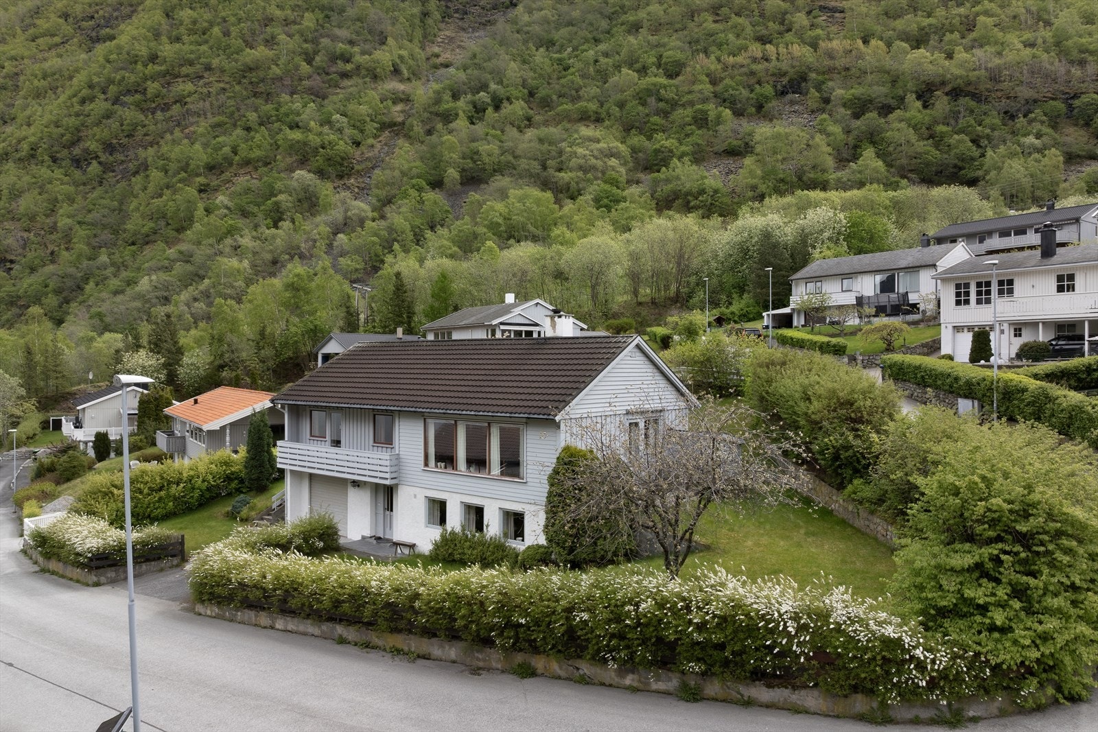 - Einebustad med fin beliggenheit på Årdalstangen - Galleribilde