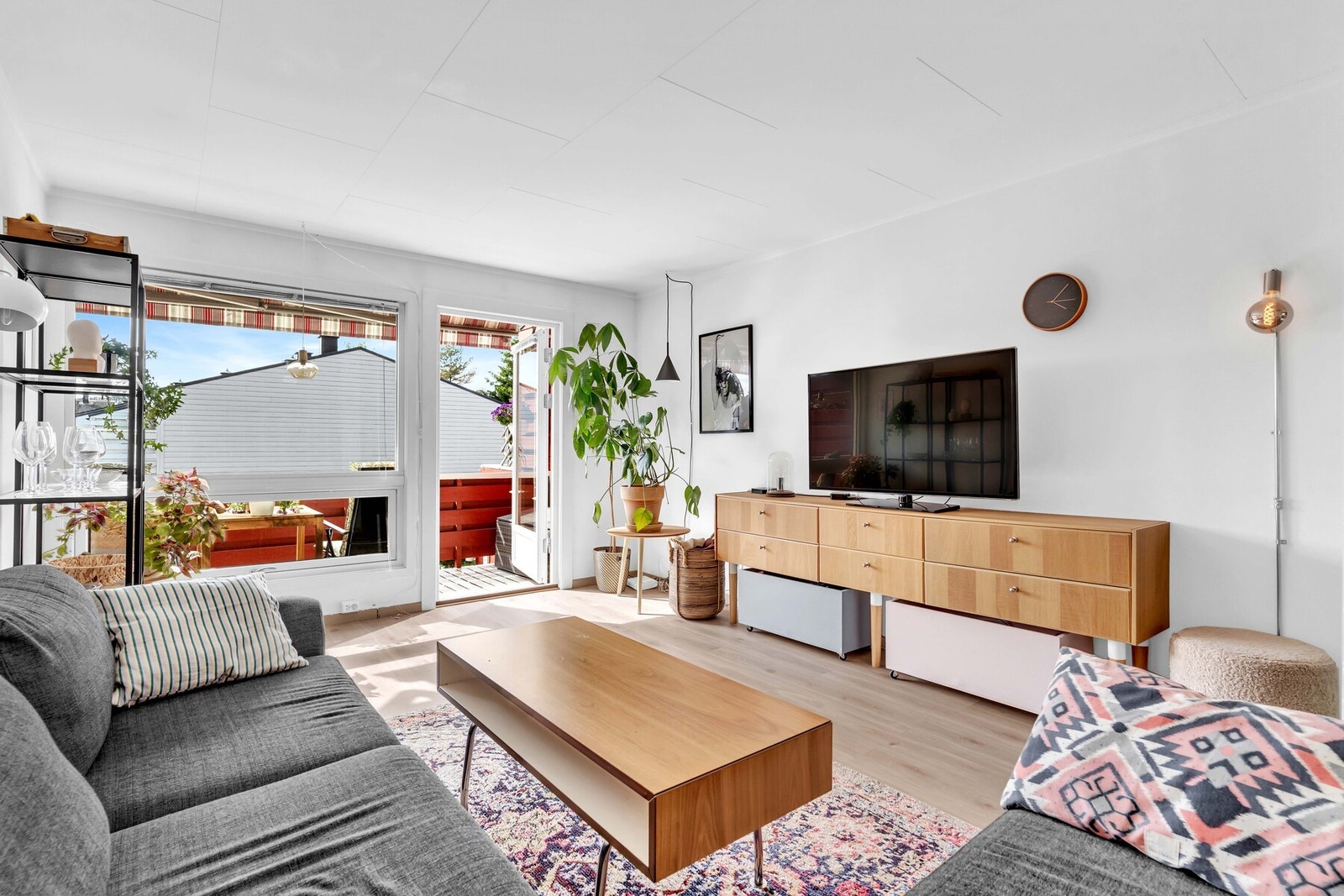 Et sosialt og hyggelig oppholdsrom med lite innsyn. Galleribilde