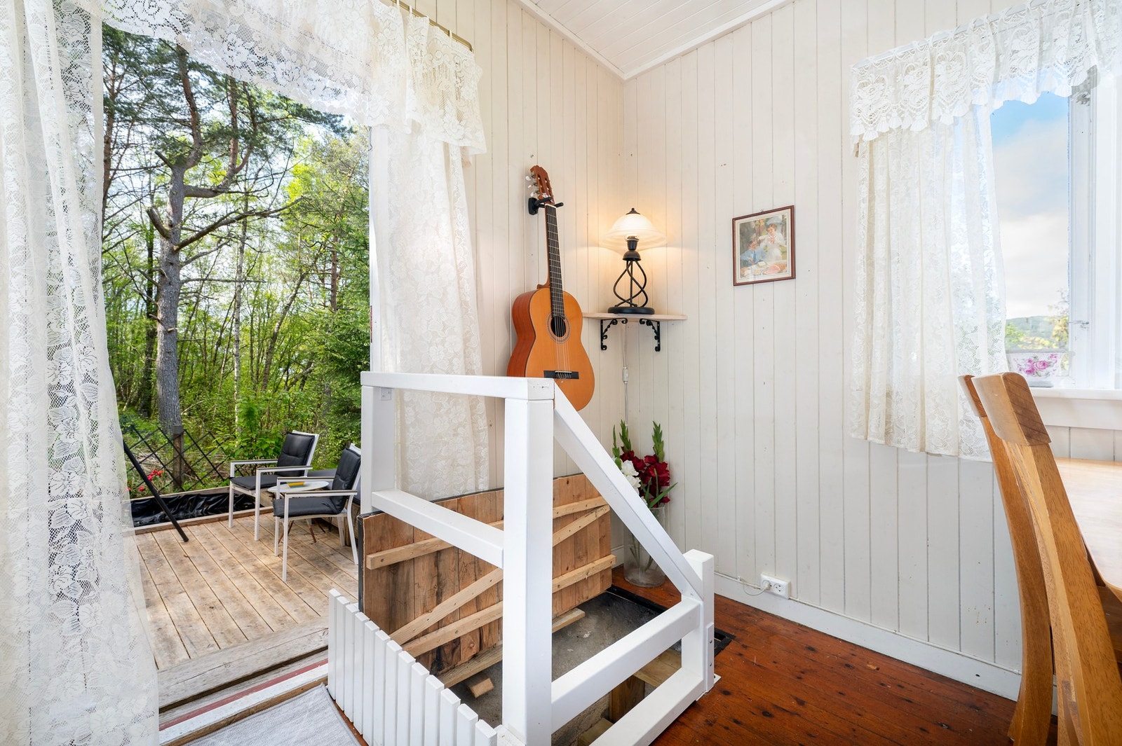 Luke og trapp ned til kjelleren. Galleribilde