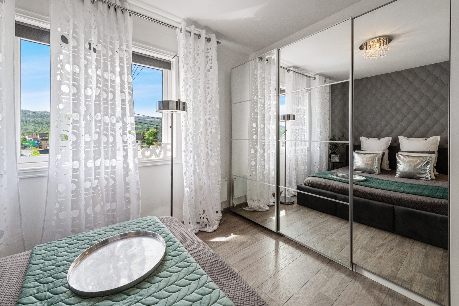 Et stille og tilbaketrukket rom, godt egnet for hvile og ro, med naturlig lysinnslipp. Galleribilde