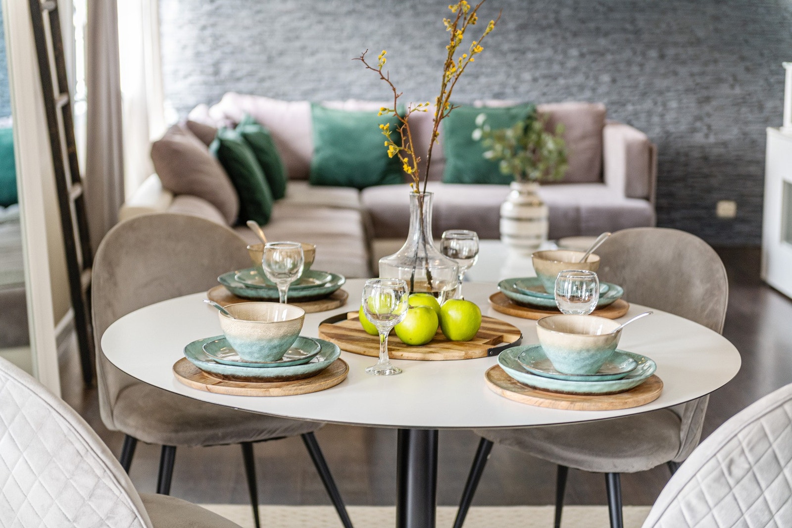 Leiligheten består av: entré, bod, bad, soverom, innredet rom, vaskerom og stue/kjøkken. Galleribilde