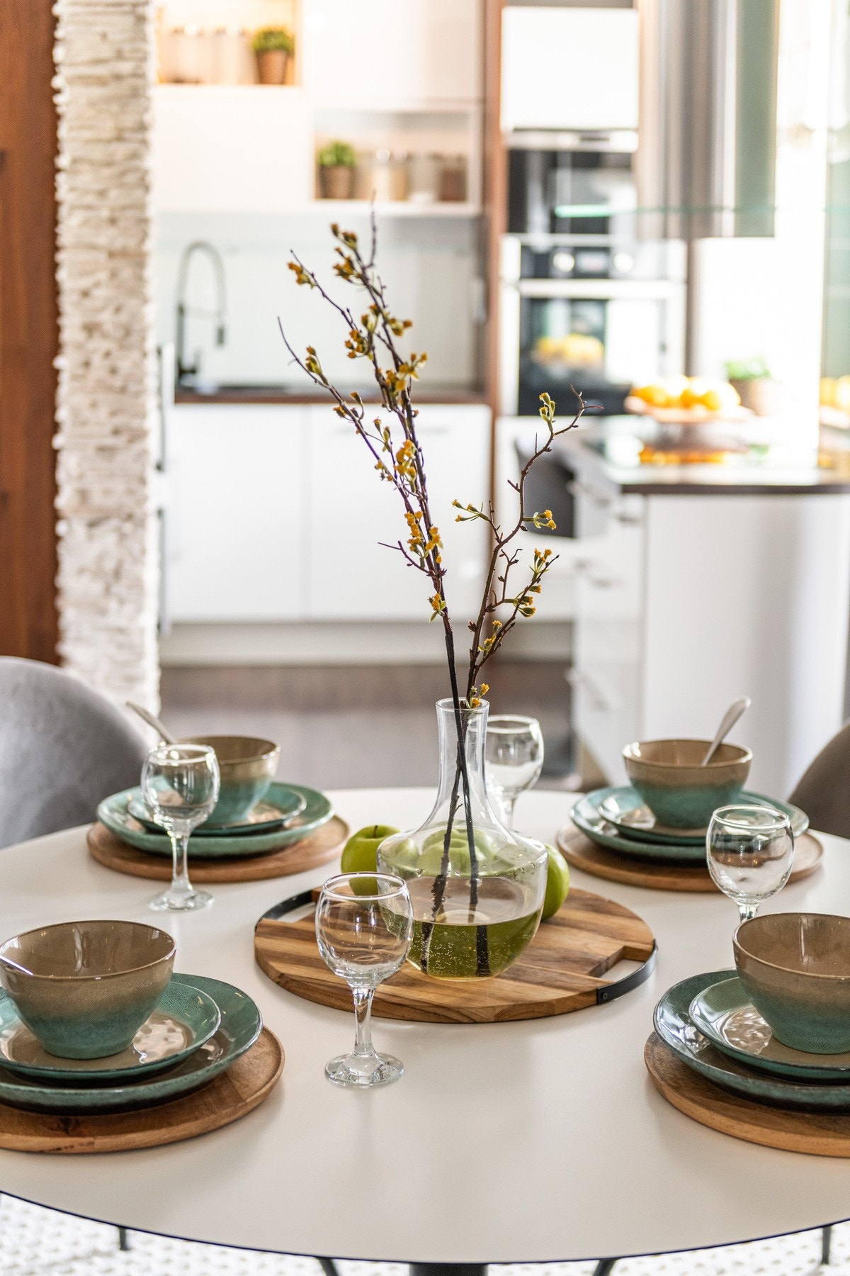 Rommet oppleves luftig og harmonisk, med god flyt mellom sonene. Galleribilde