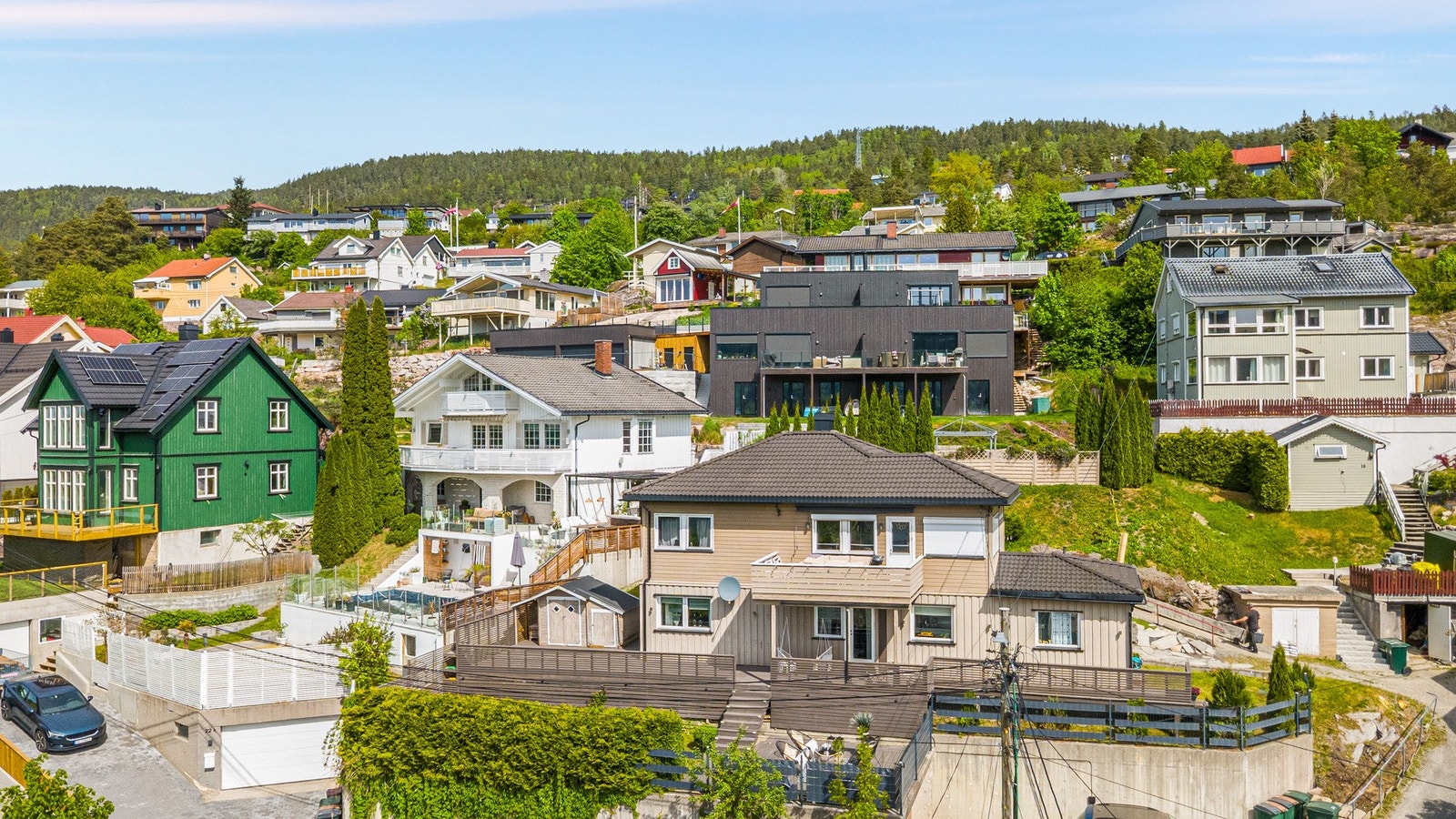 Området byr på flotte rekreasjonsmuligheter året rundt. Elveparken og stiene langs Drammenselva egner seg for både spaserturer og sykkelturer, mens Drammensmarka lokker med lysløyper og stier - perfekt for trening og turer hele året. Galleribilde
