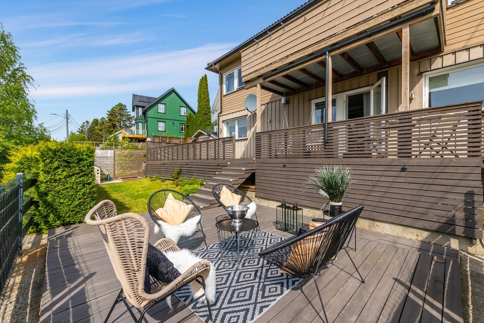 Boligen fremstår som moderne og velholdt, med smarte løsninger og en planløsning som gjør boligen lett å trives i. Galleribilde